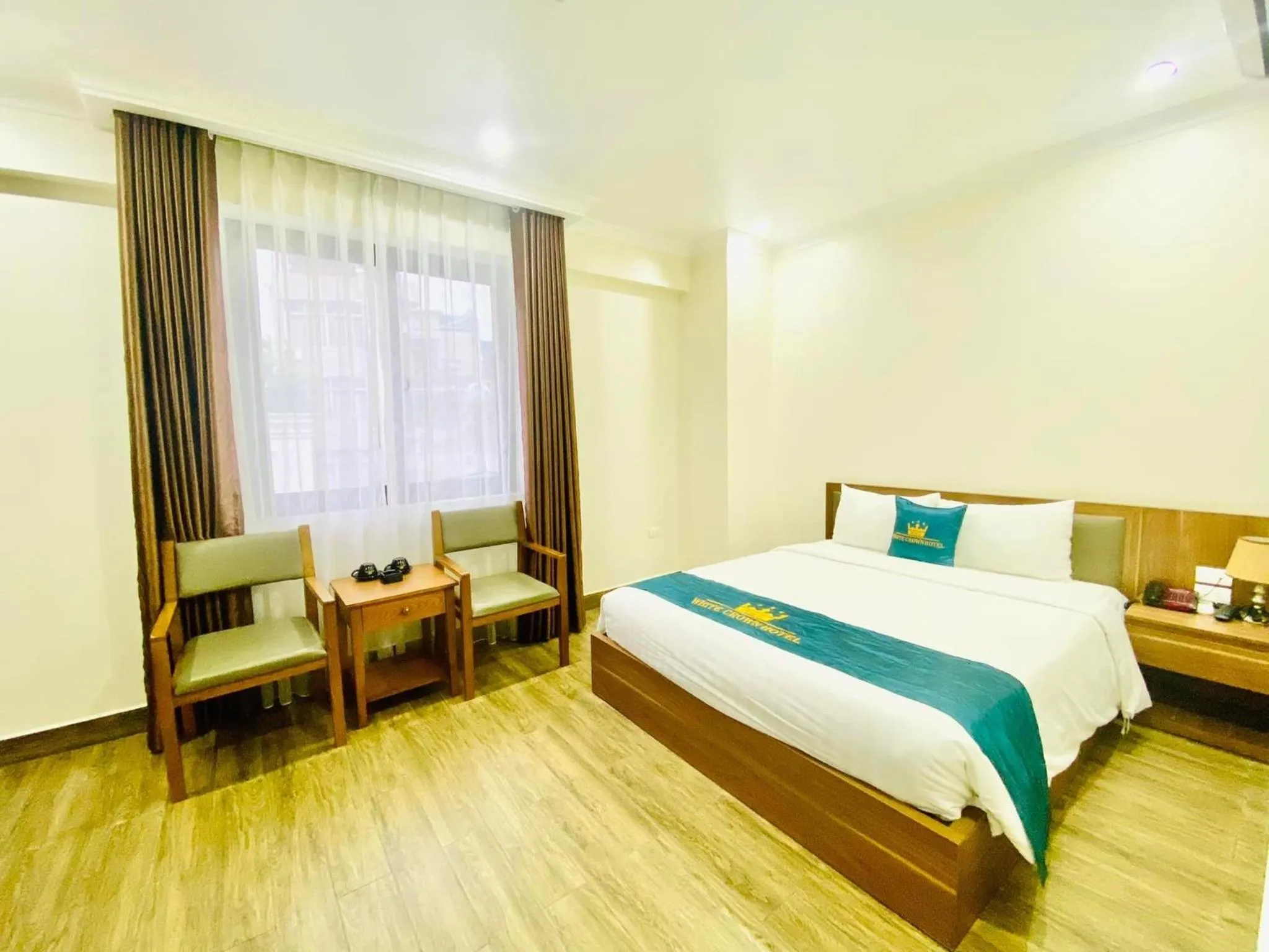 Deluxe Double Room in White Crown Hotel