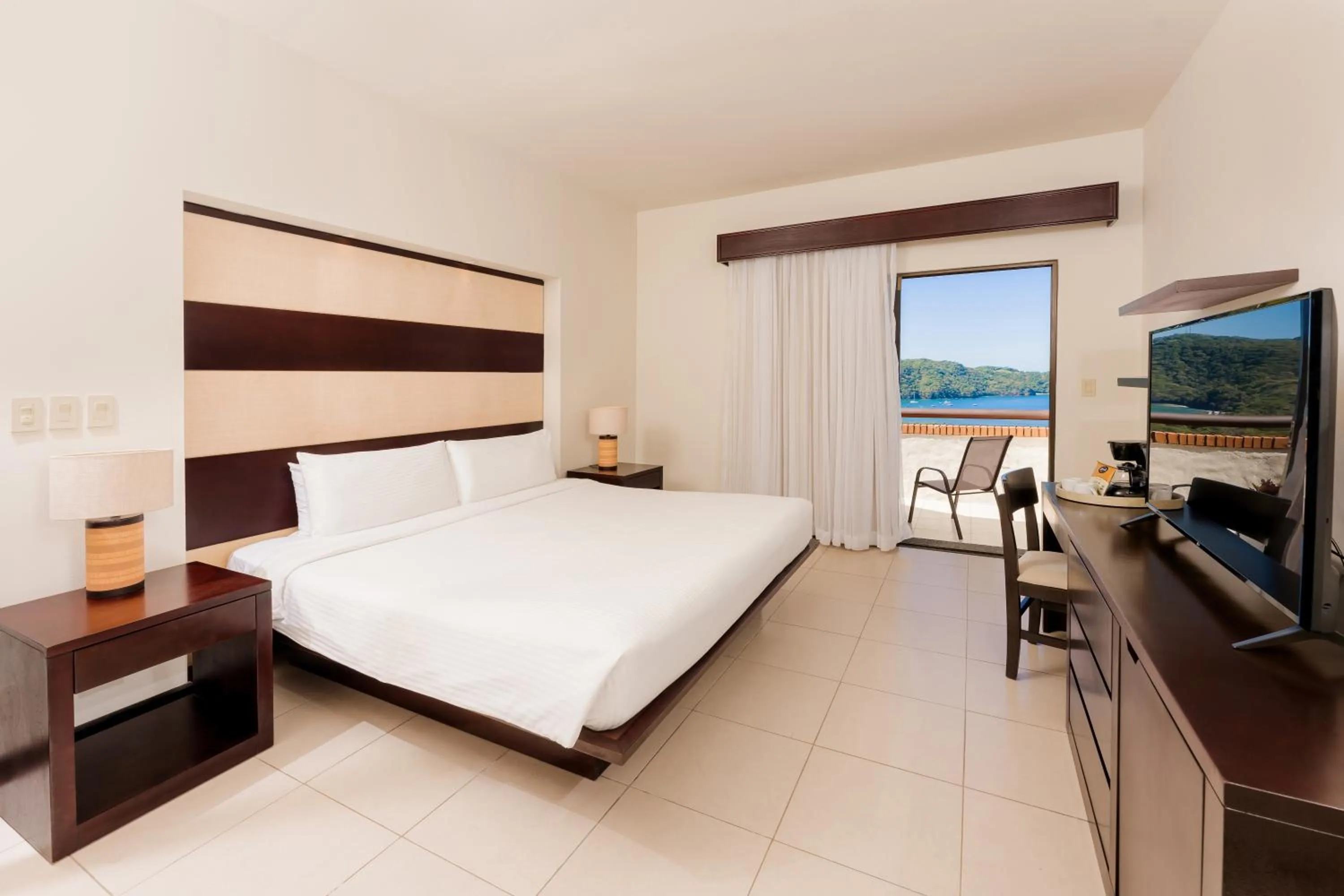  Deluxe Room, King Bed in Villas Sol Beach Resort