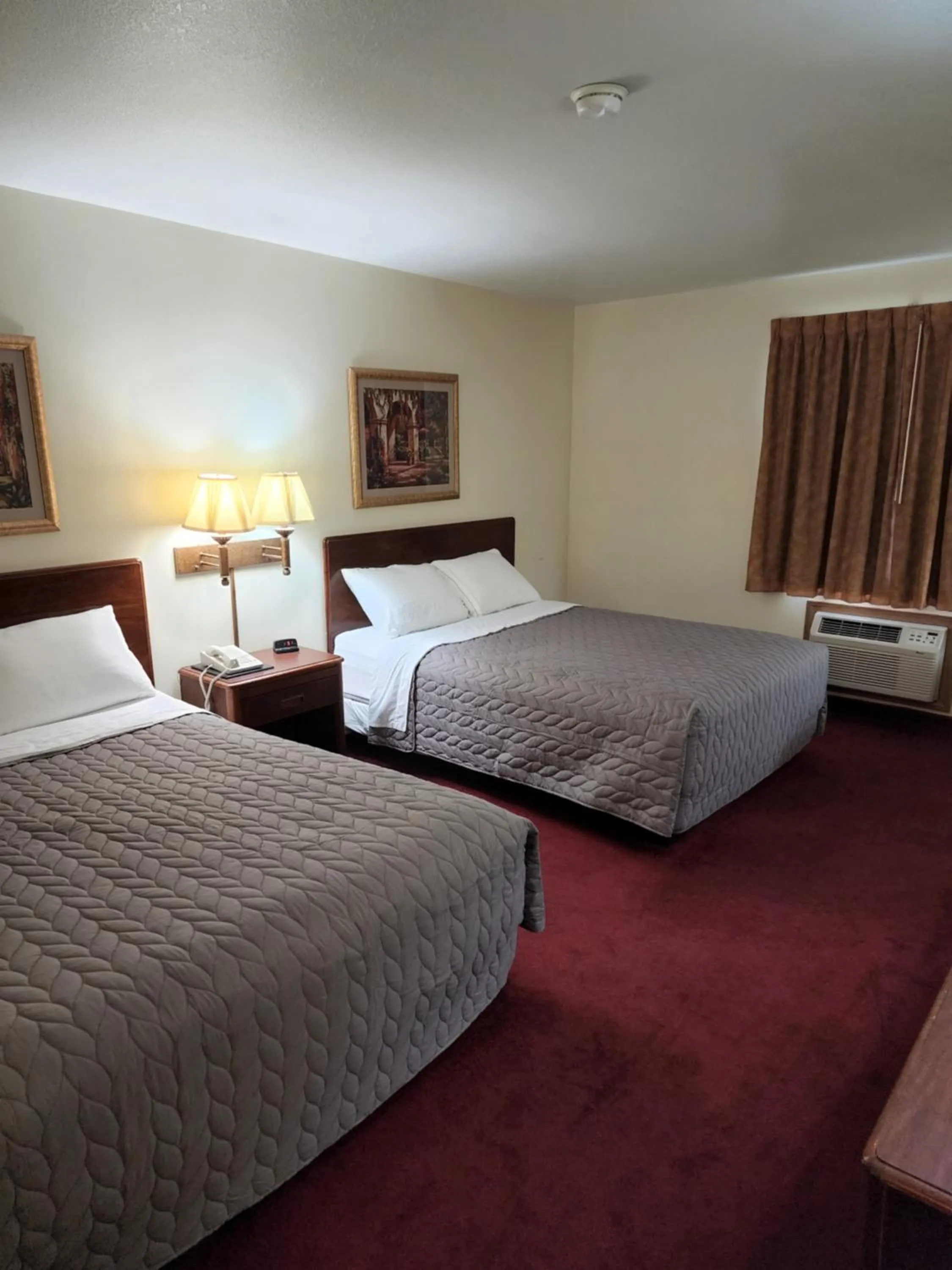 Queen Room with Two Queen Beds - Non-Smoking in Family Budget Inn