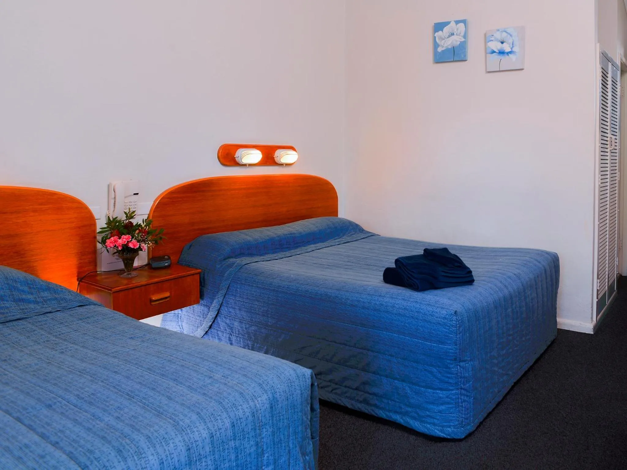 Twin Room in Rest Point Motor Inn