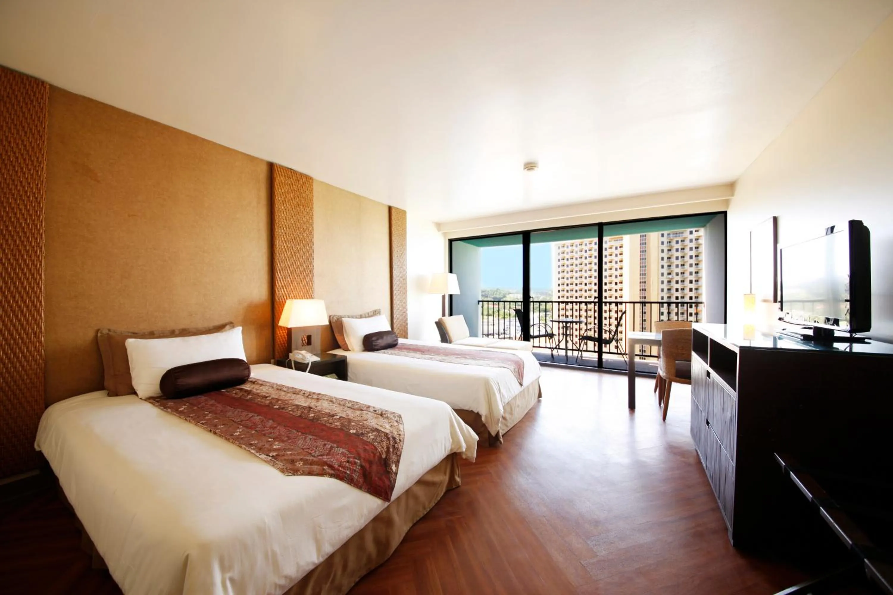 Infinity Tower Twin Room with Ocean View in Guam Reef Hotel