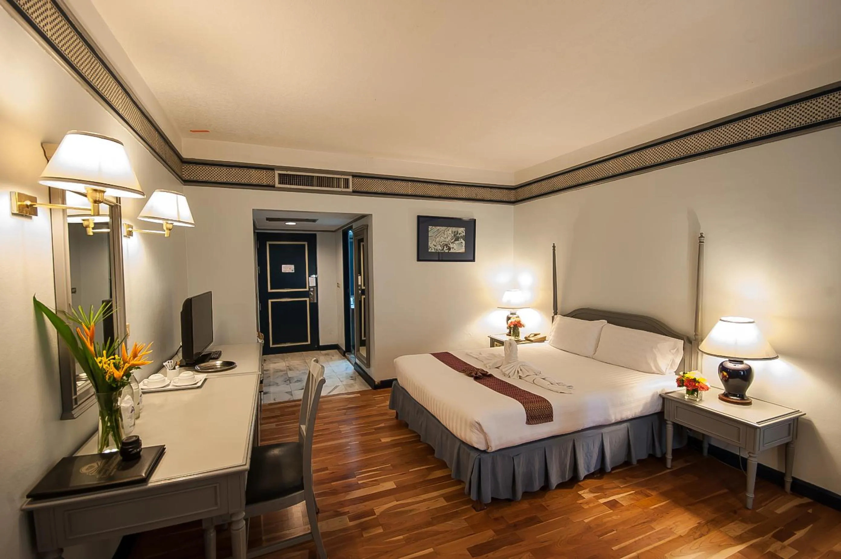 Deluxe Double or Twin Room in Diamond Plaza Hotel