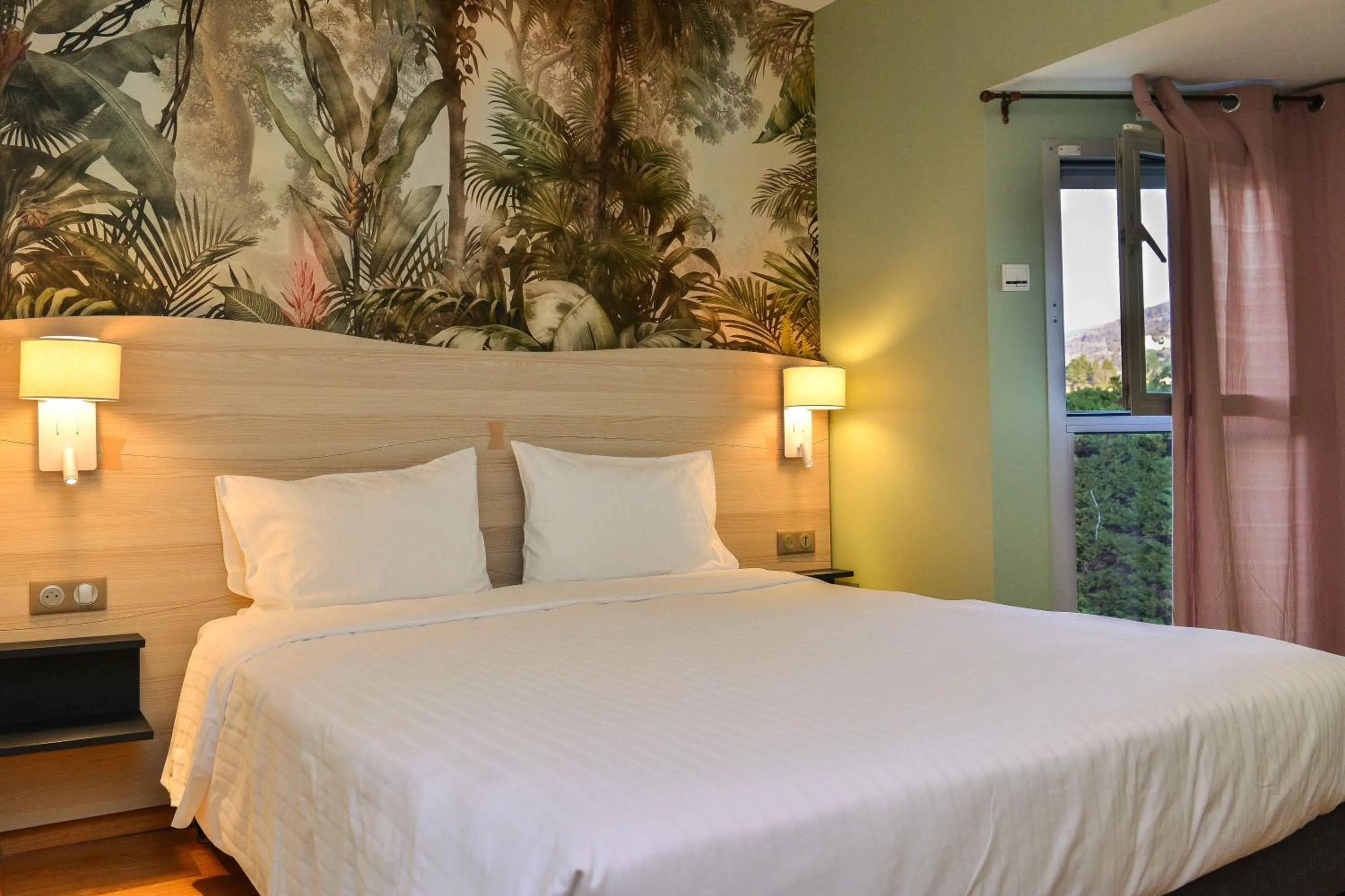 Standard Double or Twin Room in Logis Hôtel Restaurant Le Chêne Vert