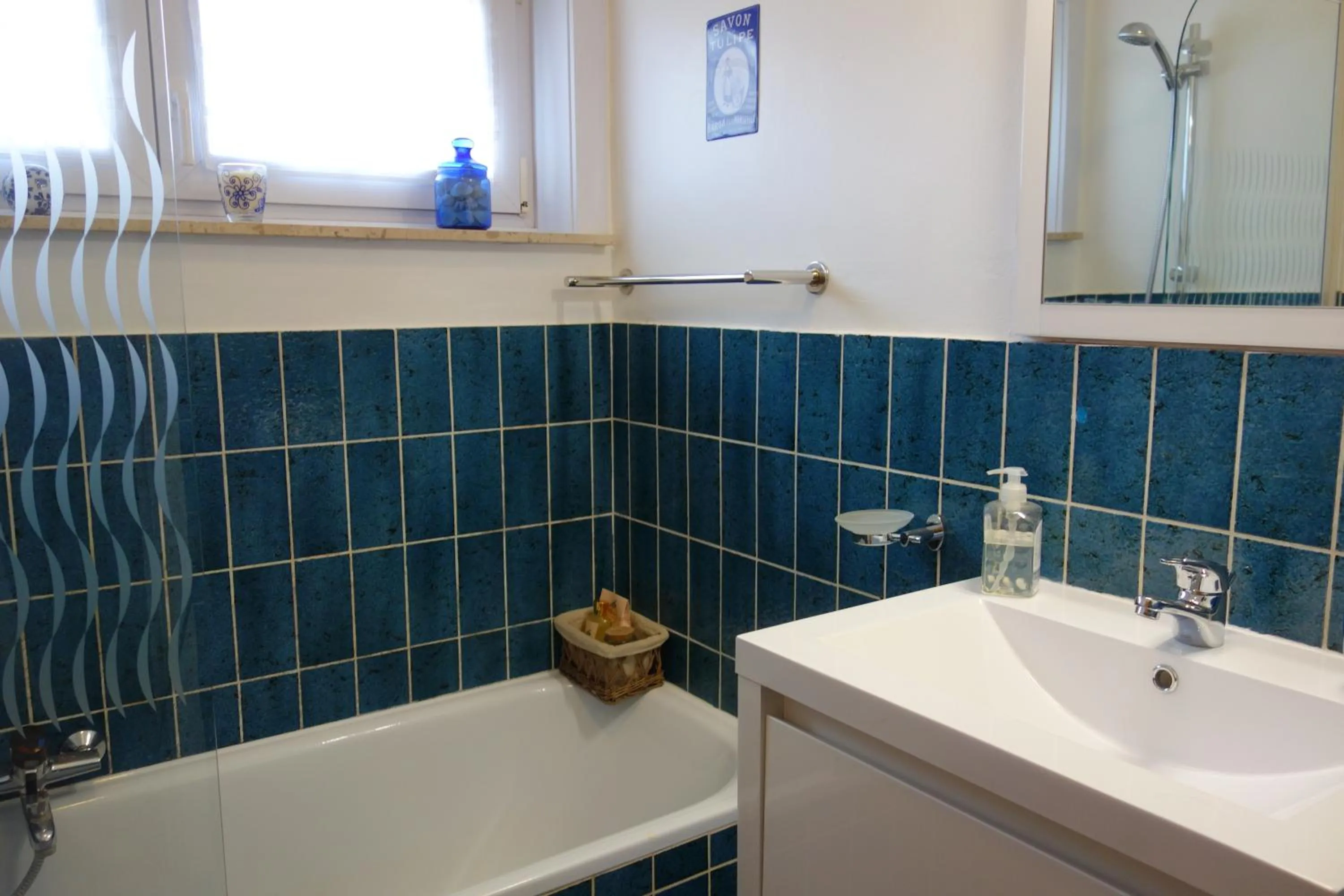 Twin Room with Private Bathroom - single occupancy in Au Fil des Rêves