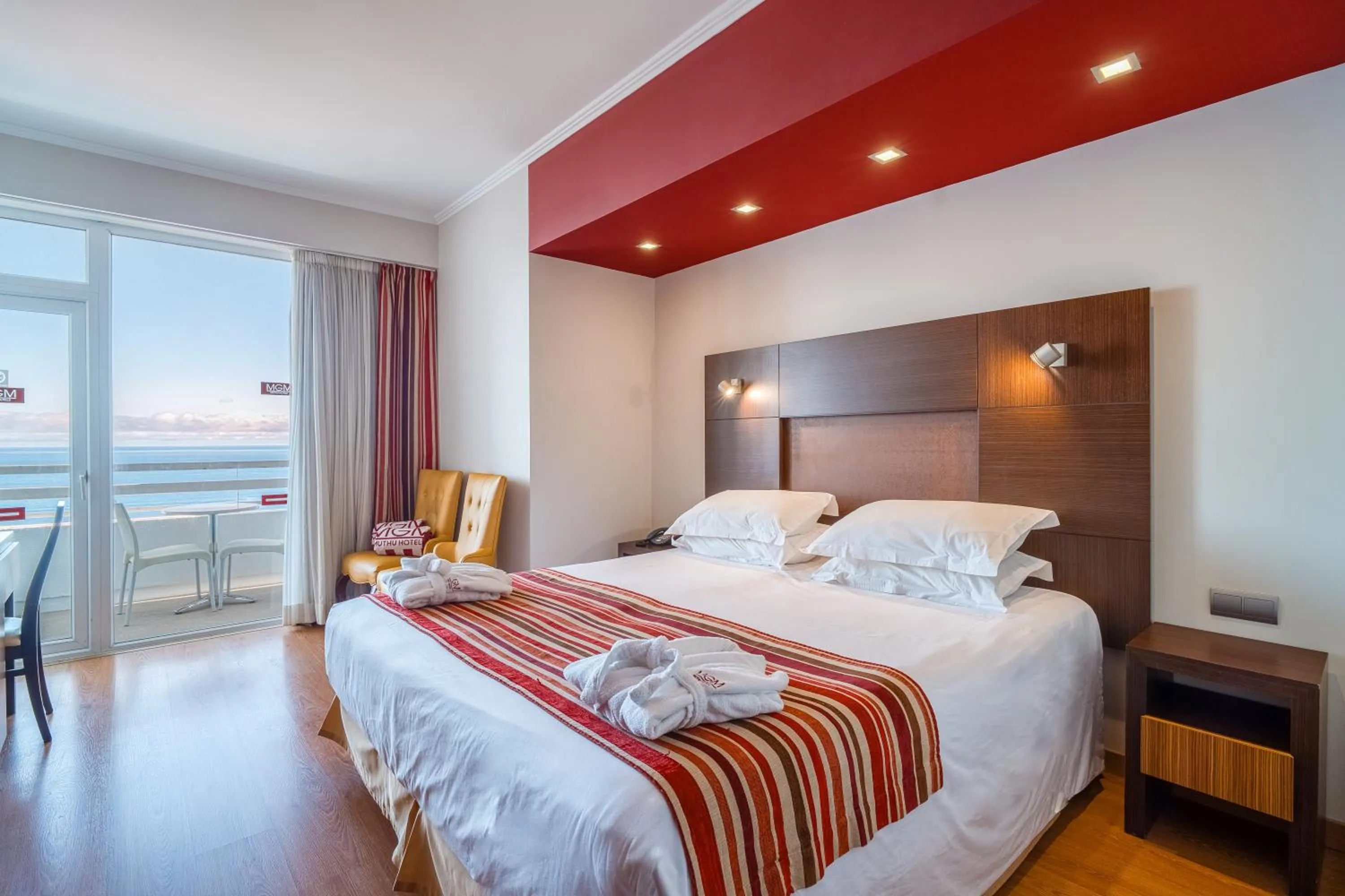 Standard Double or Twin Room with Sea View in Muthu Raga Madeira Hotel