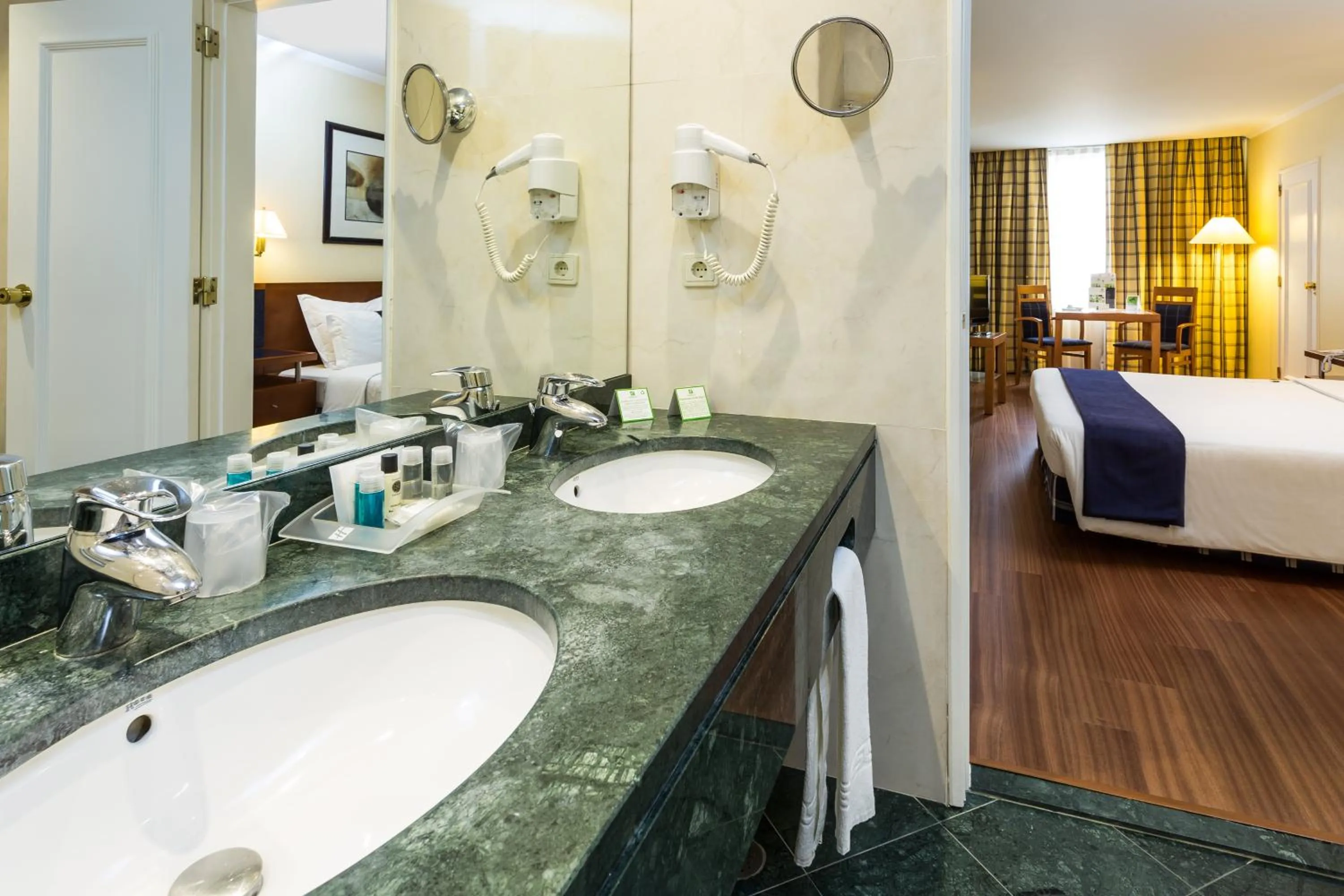 King Suite in Holiday Inn Lisbon by IHG