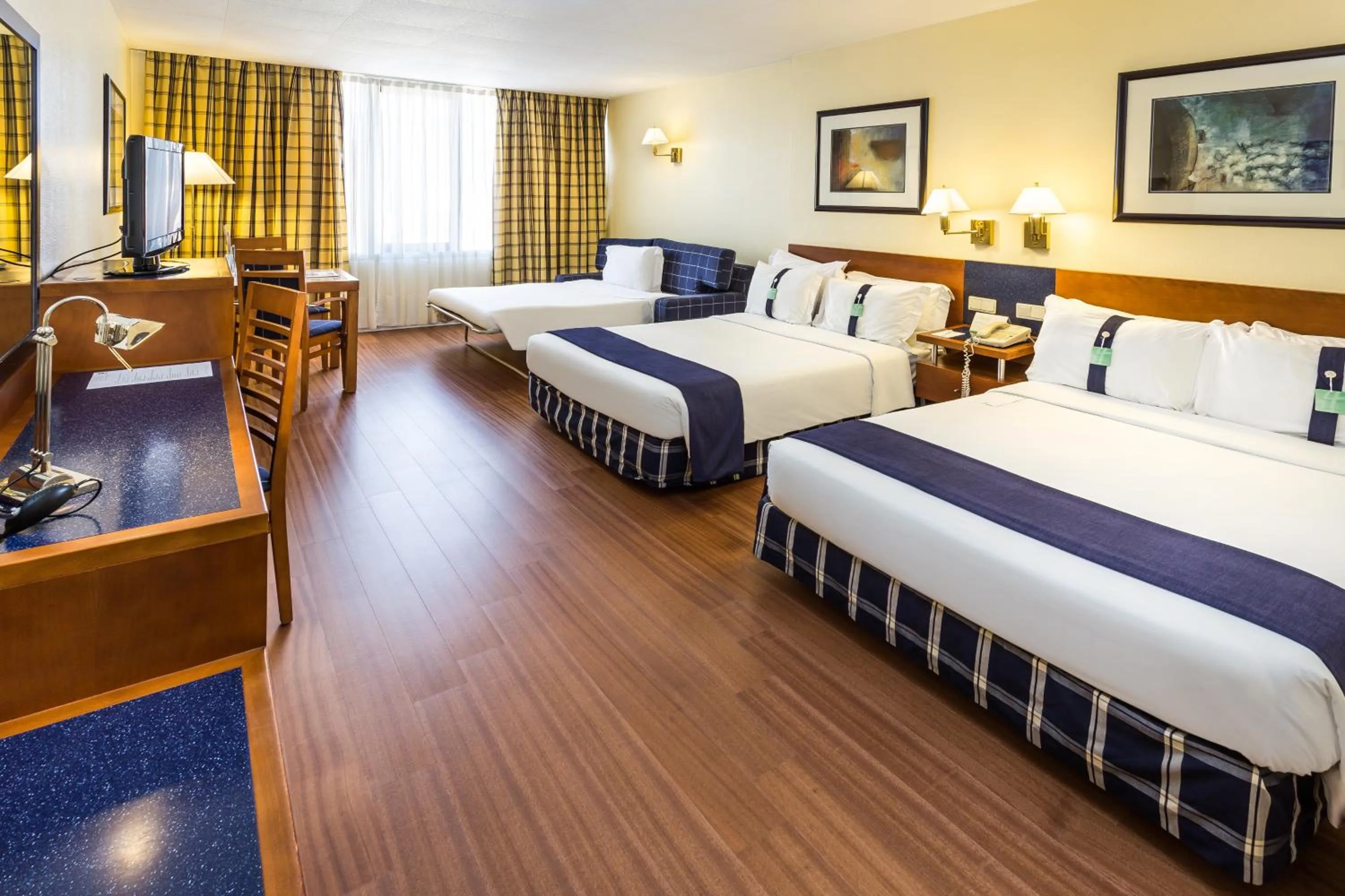 Standard Twin Room in Holiday Inn Lisbon by IHG