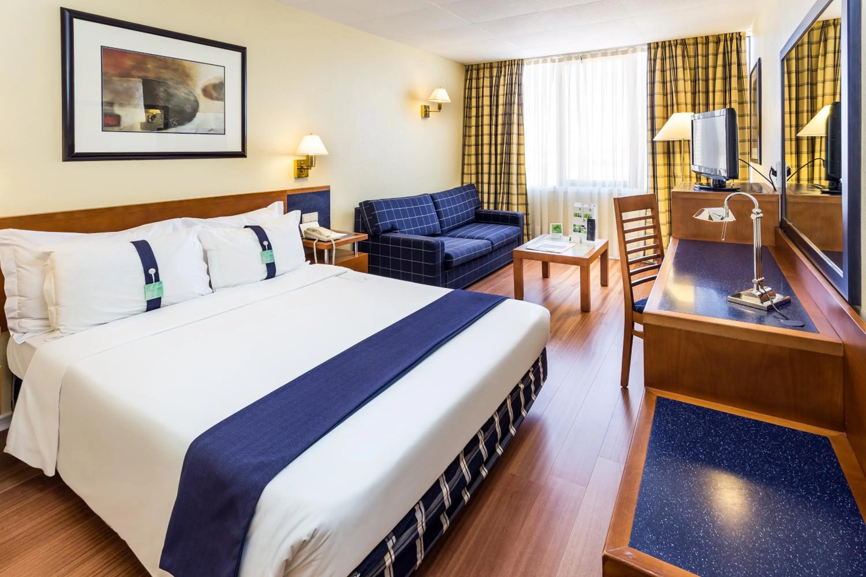 Standard Double Room with Sofa Bed - single occupancy in Holiday Inn Lisbon by IHG