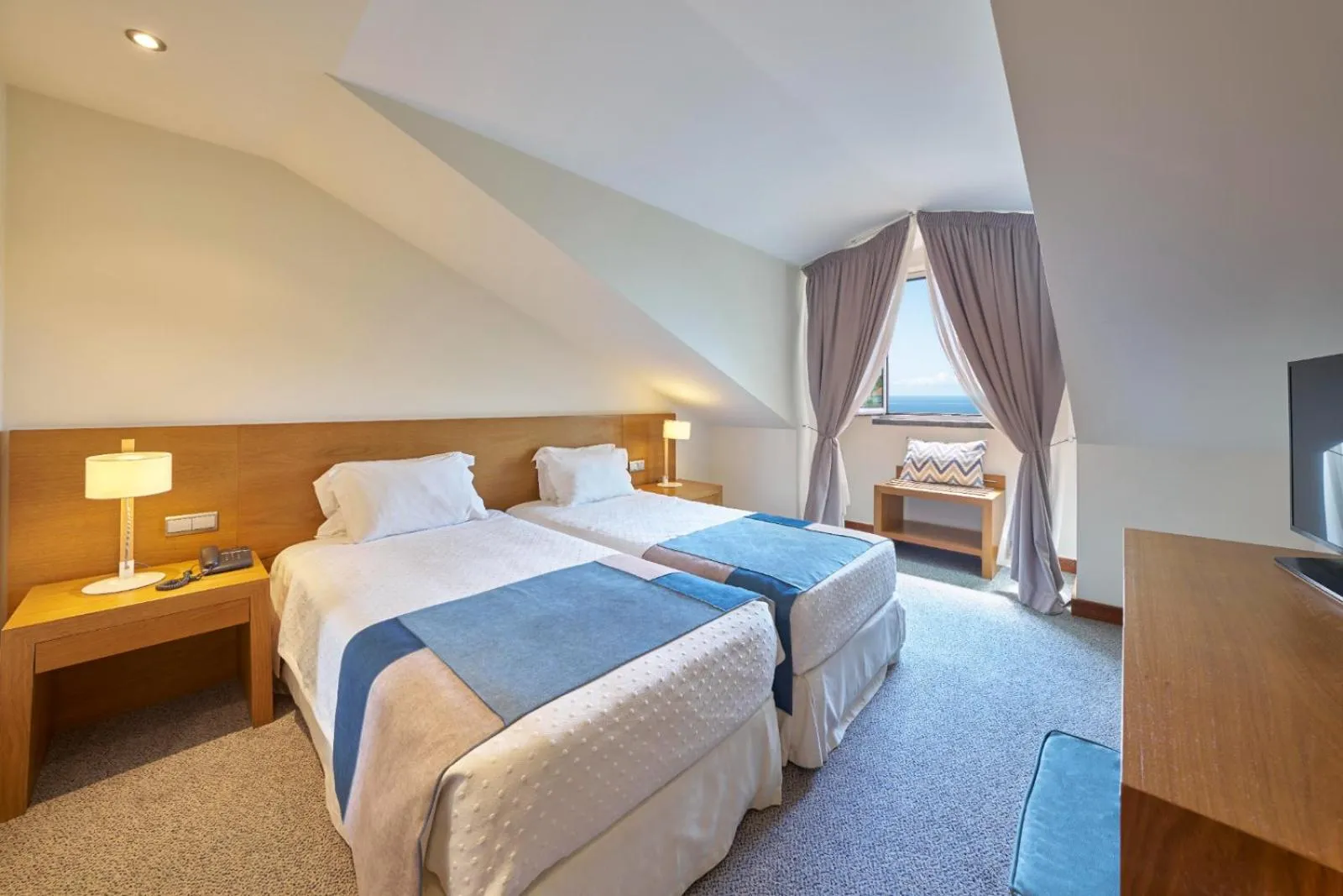 Twin Family Suite with Sea View in Hotel Do Caracol