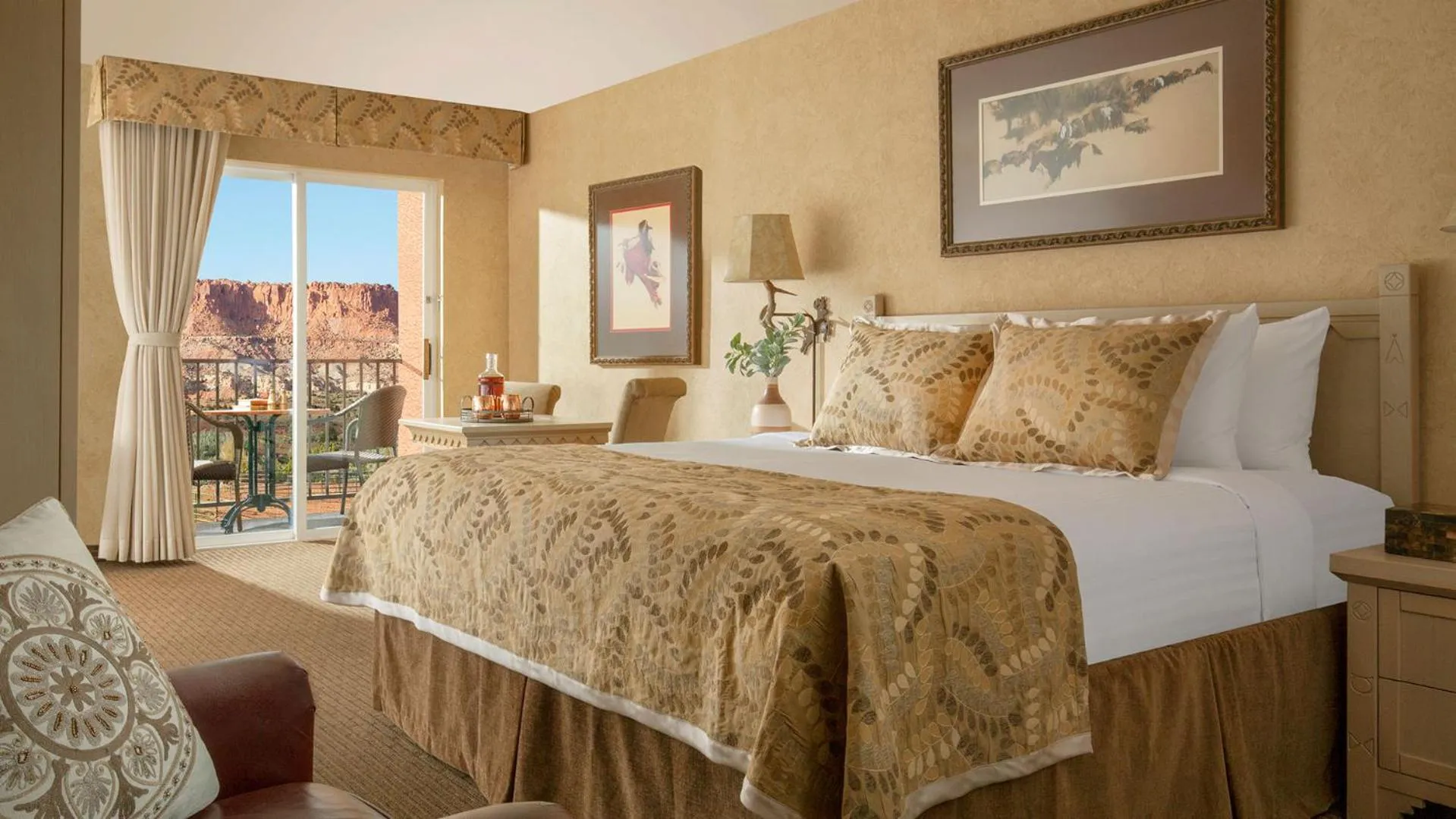 King Bed with Balcony in Capitol Reef Resort