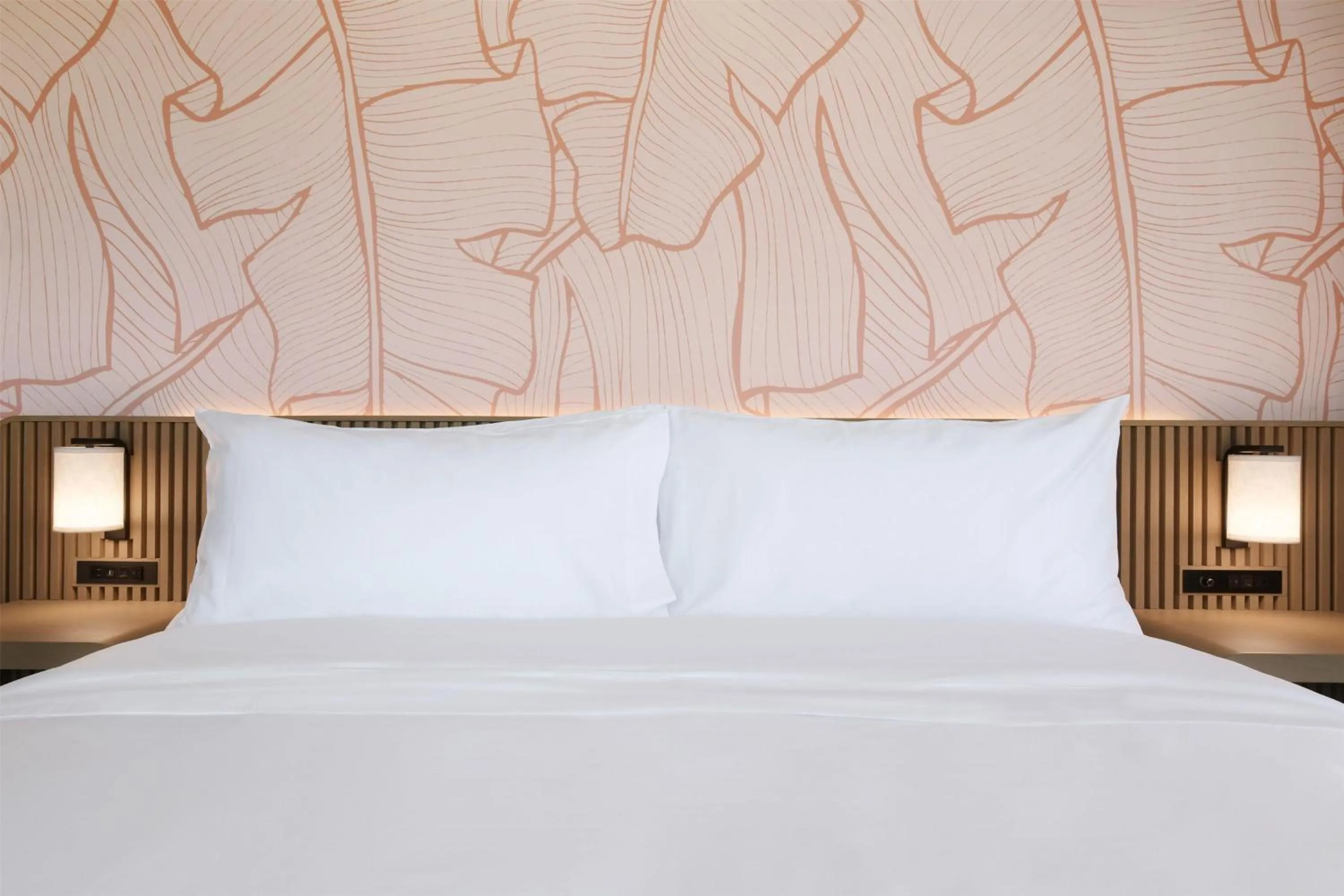 King Room with Sofa Bed and Partial View in Romer Waikiki at The Ambassador