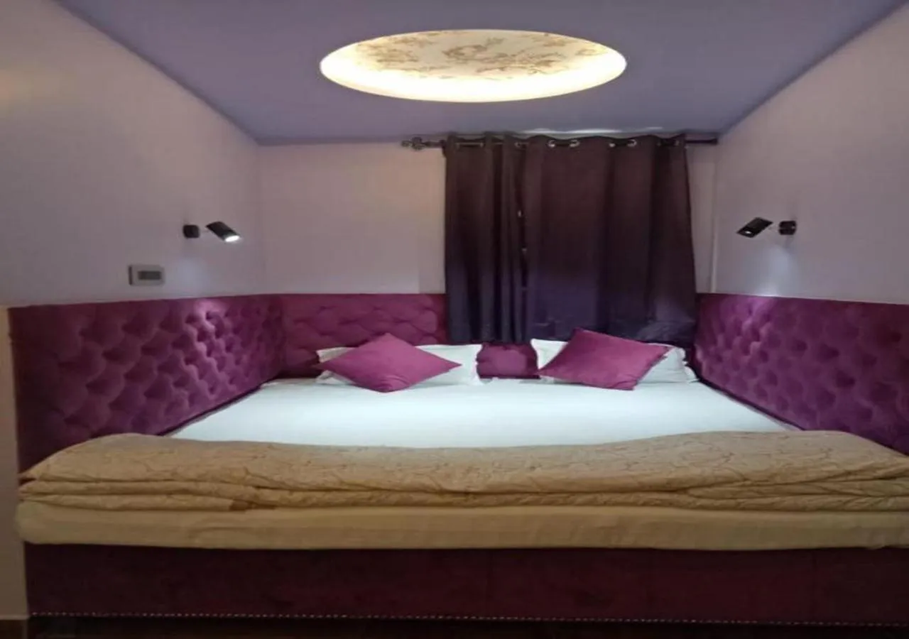 8-Bed Mixed Dormitory Room - single occupancy in Maya Hotel & Restaurant