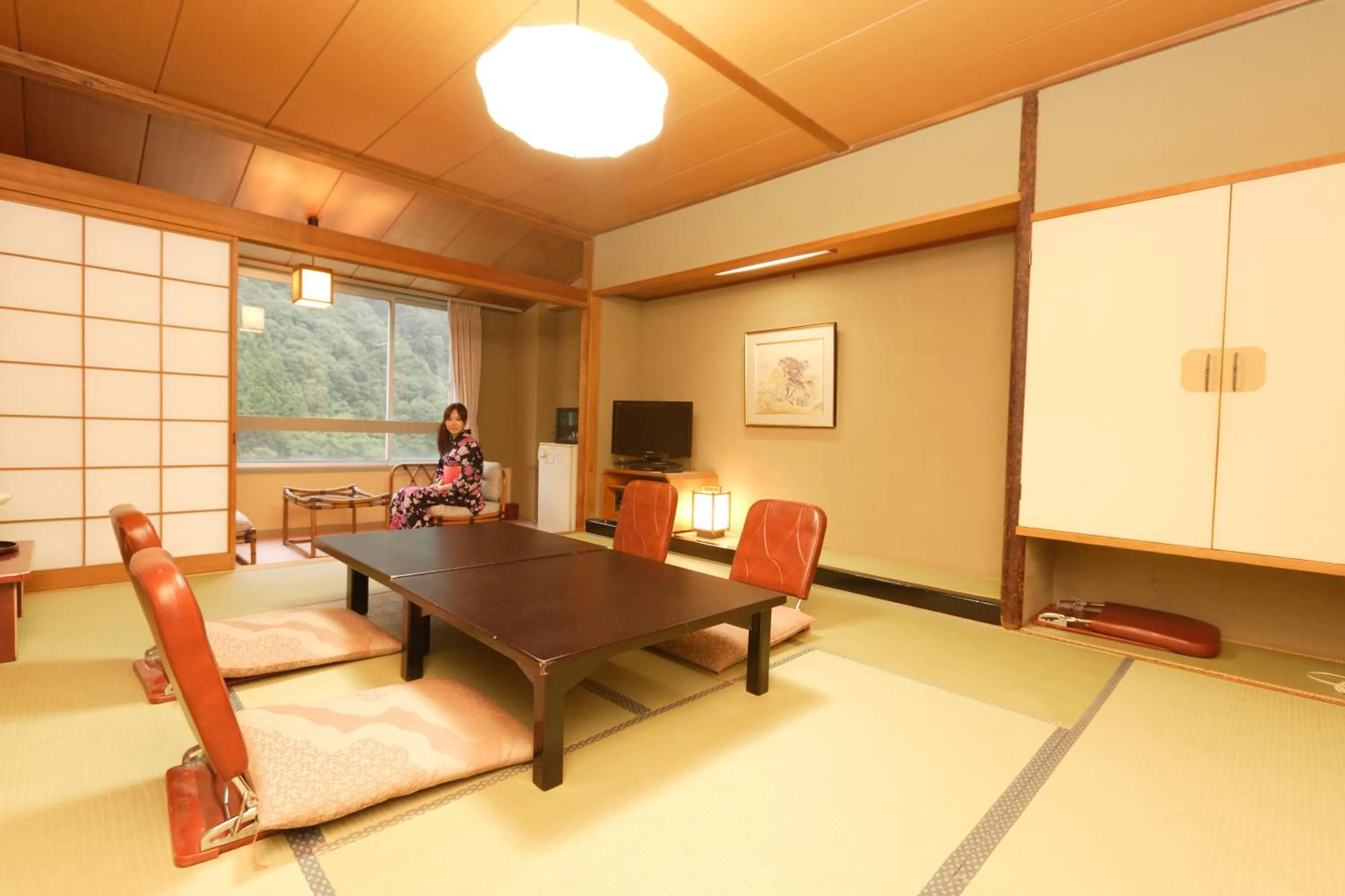 Japanese-Style Twin Room with Private Bathroom in Entaijiso