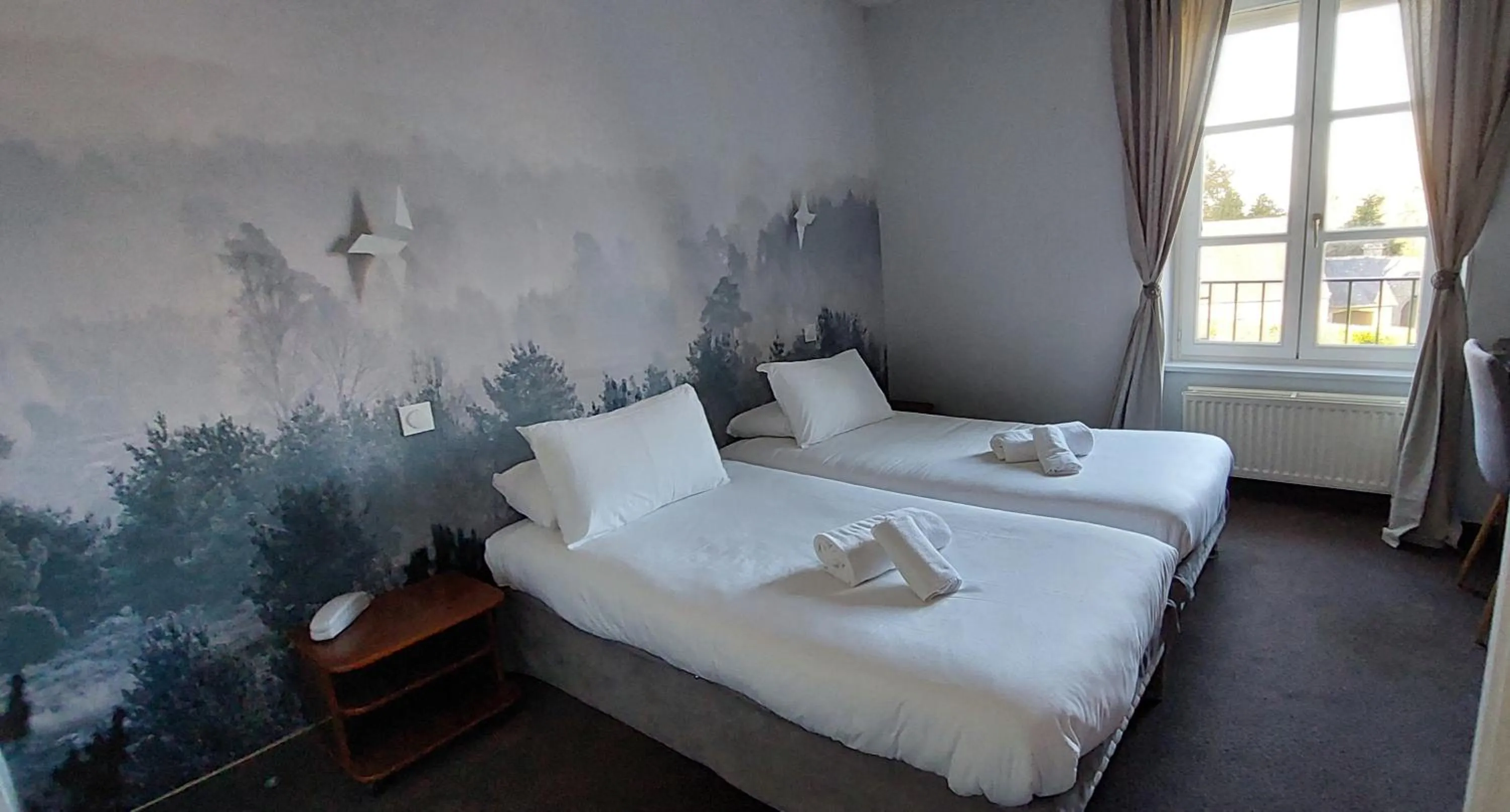 Twin Room in Logis Le Prieuré