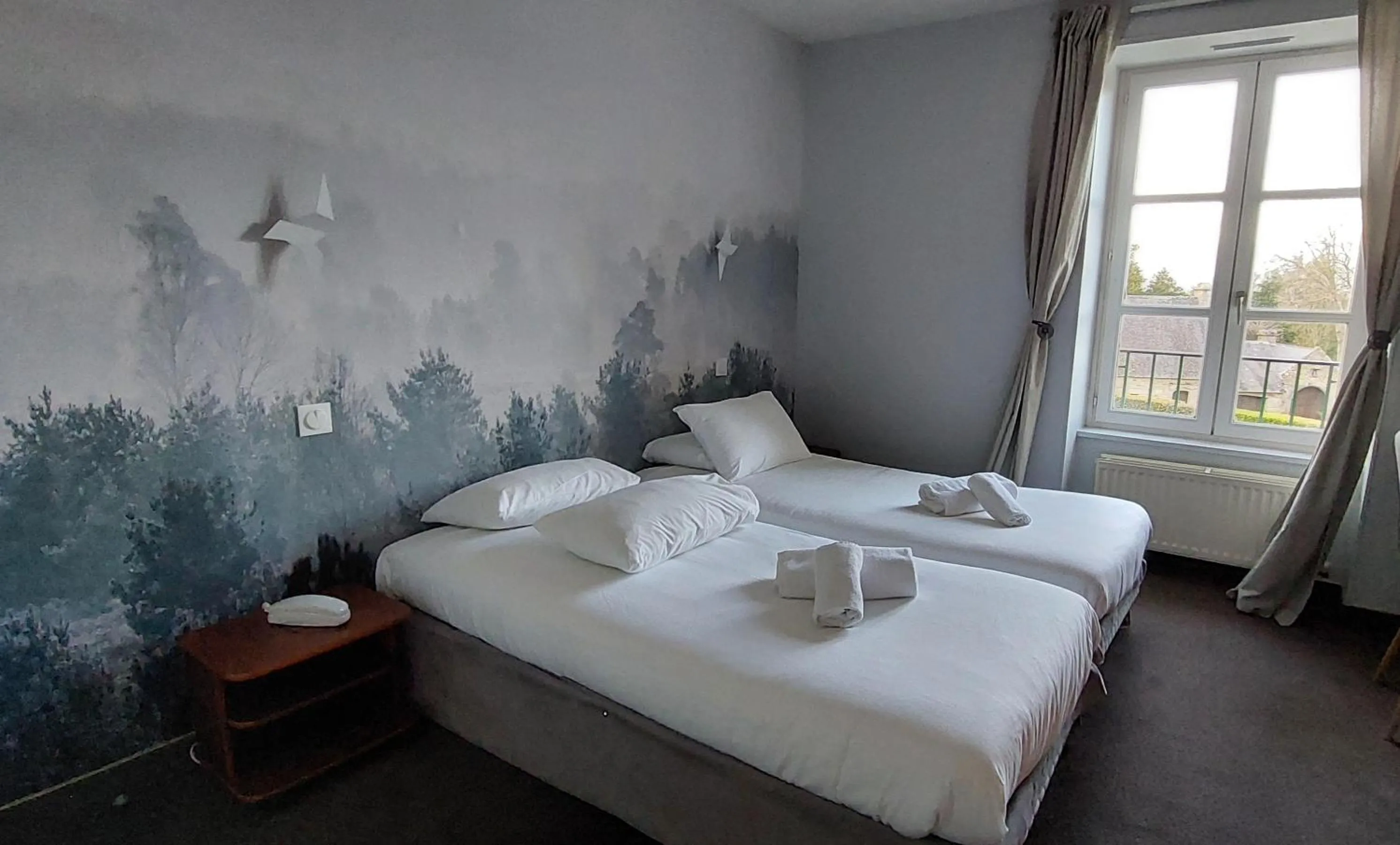 Twin Room in Logis Le Prieuré