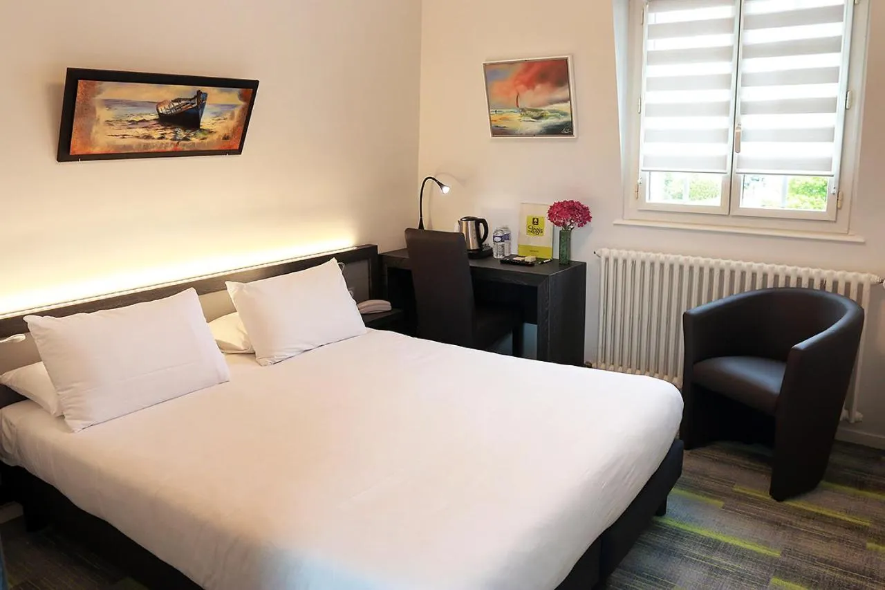 Superior Double or Twin Room in Logis Le Prieuré