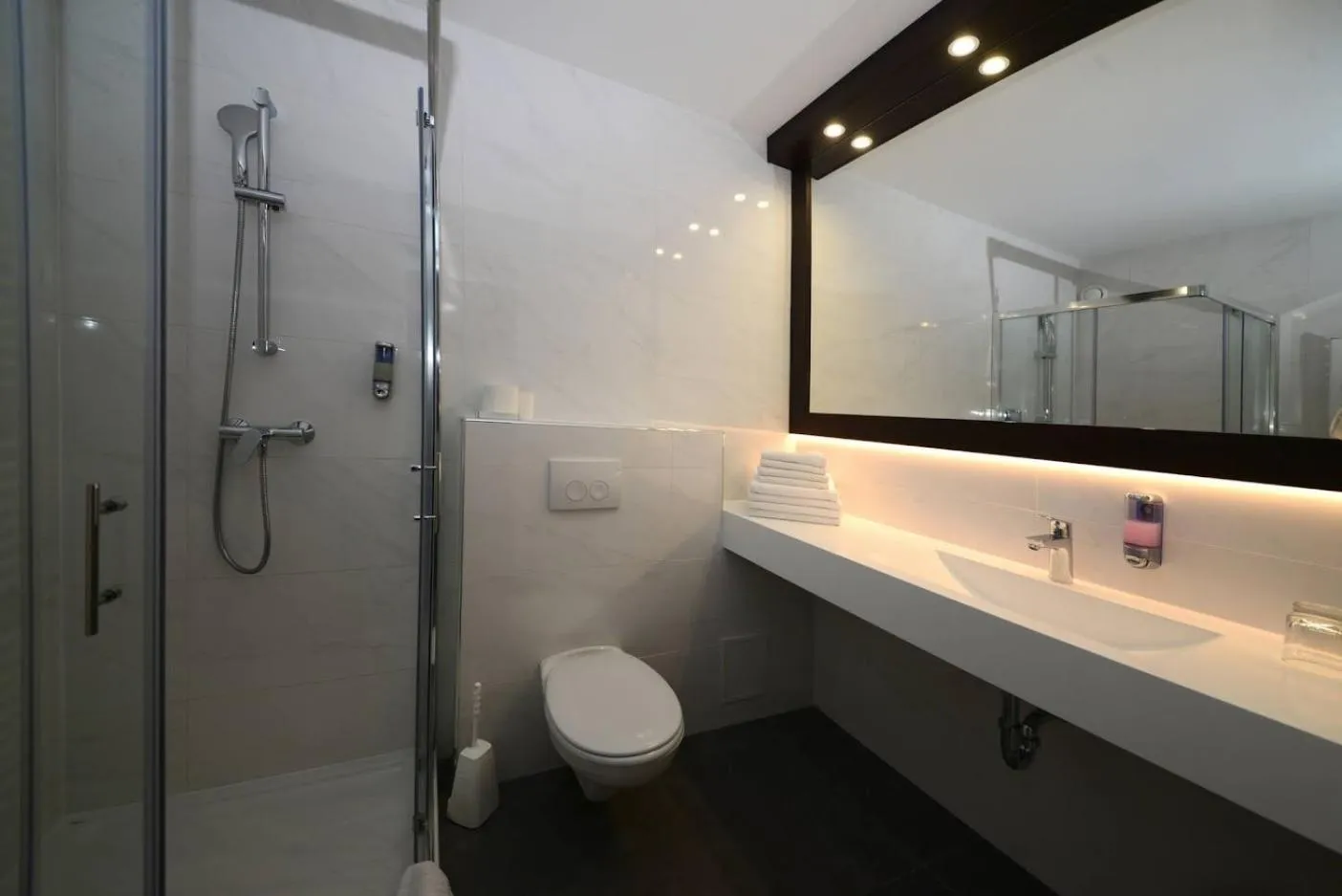 Standard Triple Room in Hotel Alpina