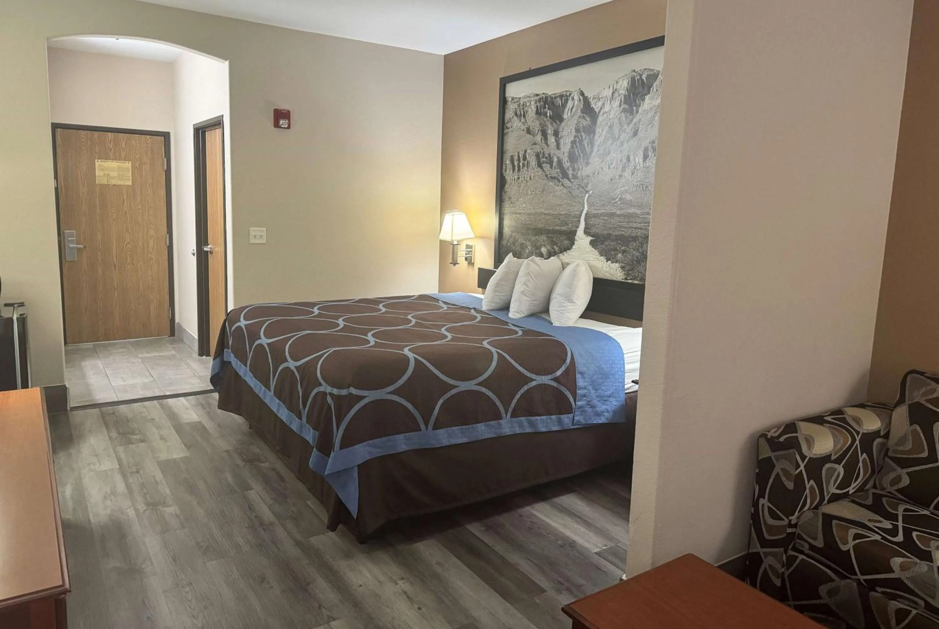 King Room - Mobility Access/Non-Smoking in Super 8 by Wyndham Huntsville