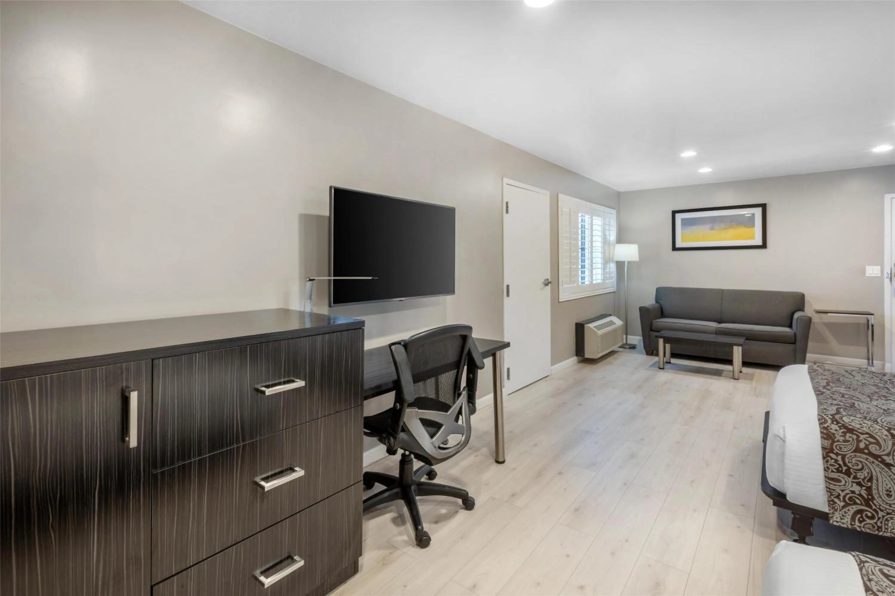 Queen Room with Two Queen Beds - Communication Assistance/Disability Access/Non-Smoking in SureStay Plus by Best Western Santa Clara Silicon Valley