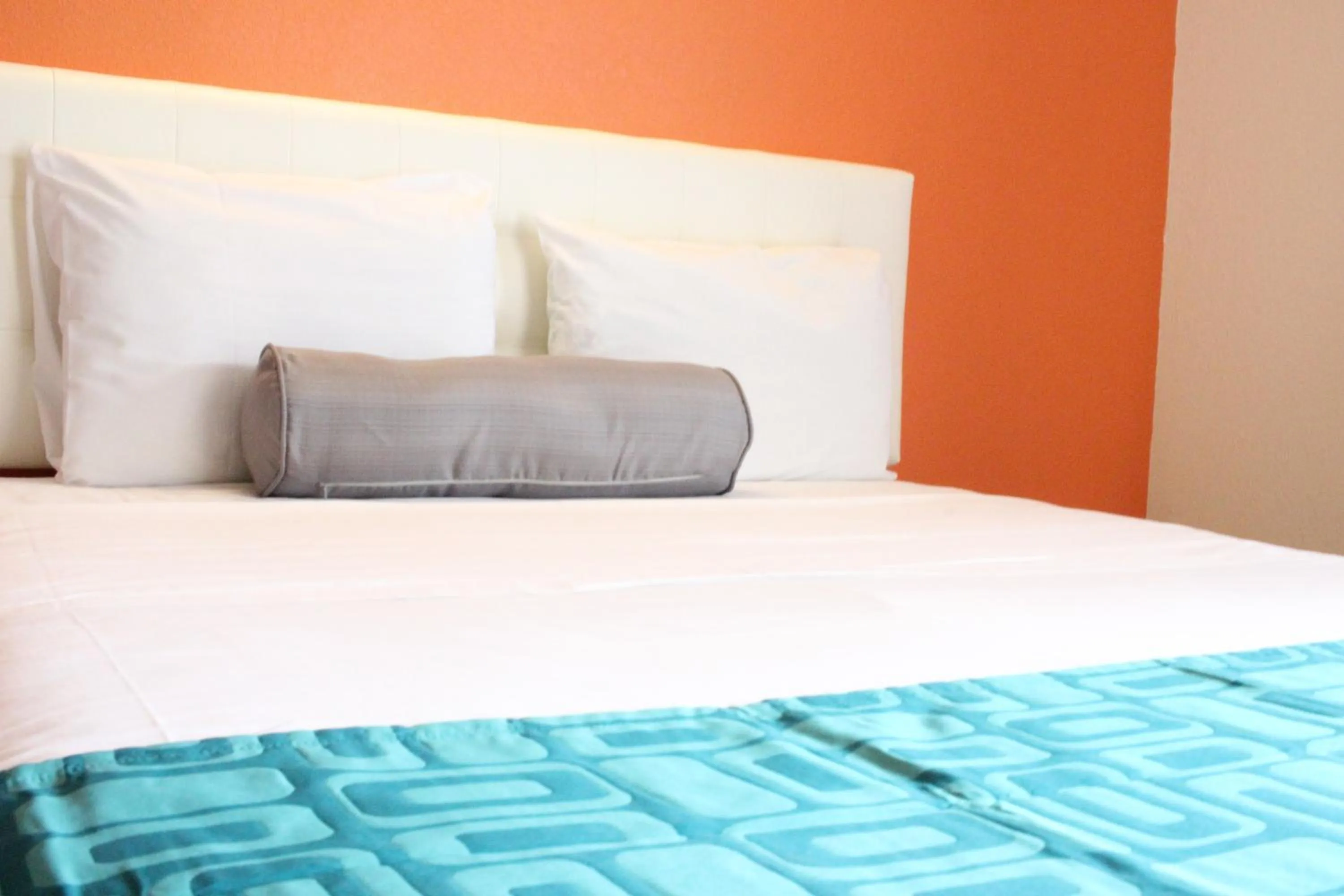 Queen Room - Non-Smoking in Howard Johnson by Wyndham Lake George