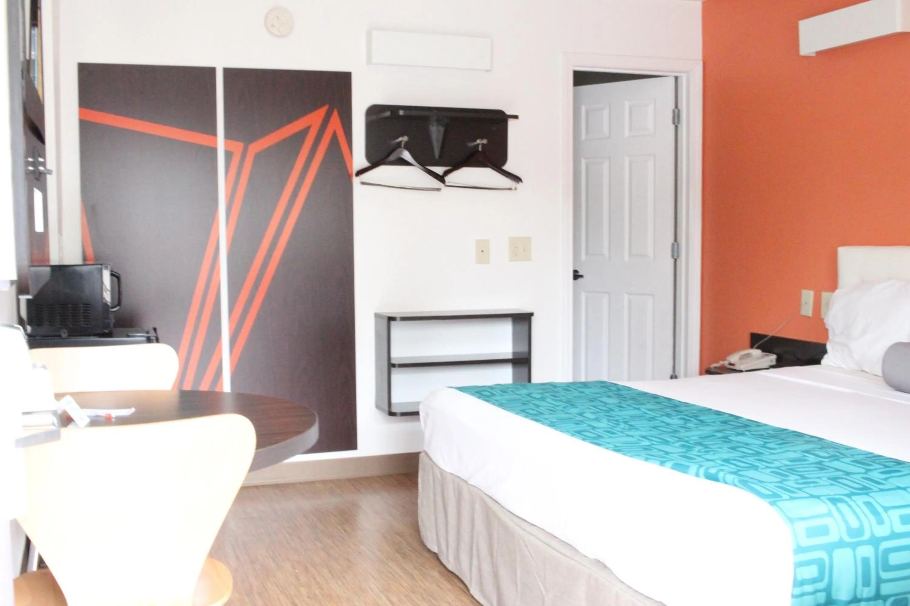 King Room - Disability Access/Non-Smoking in Howard Johnson by Wyndham Lake George