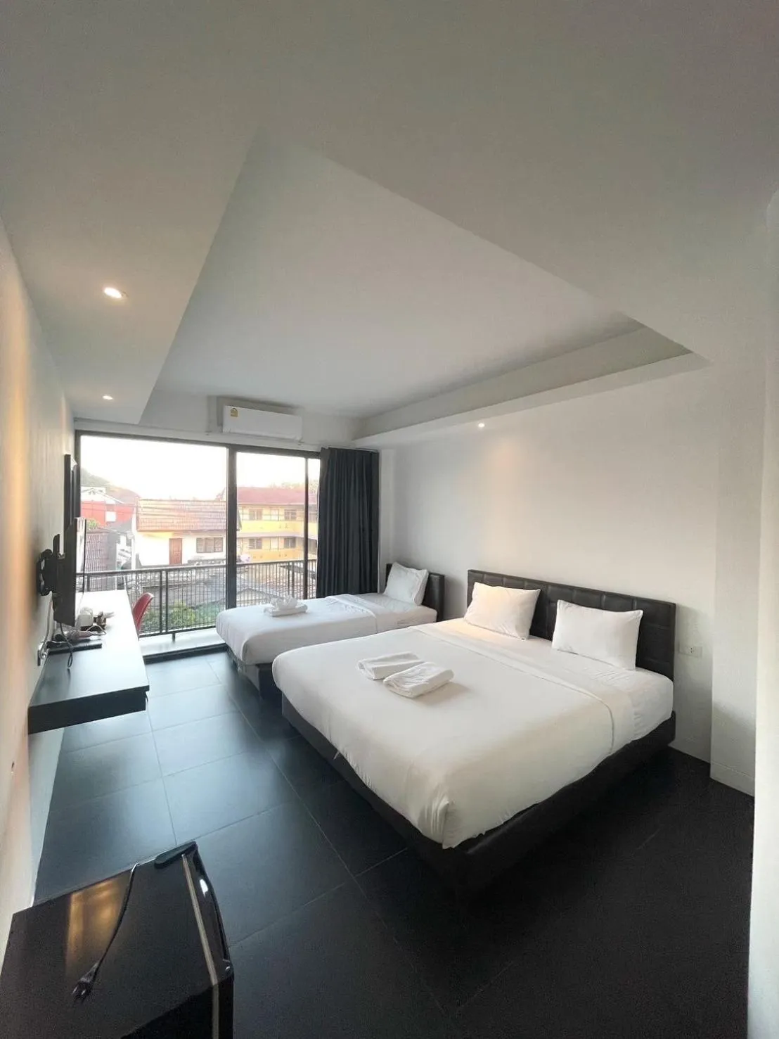 Standard Triple Room in Azz Hotel