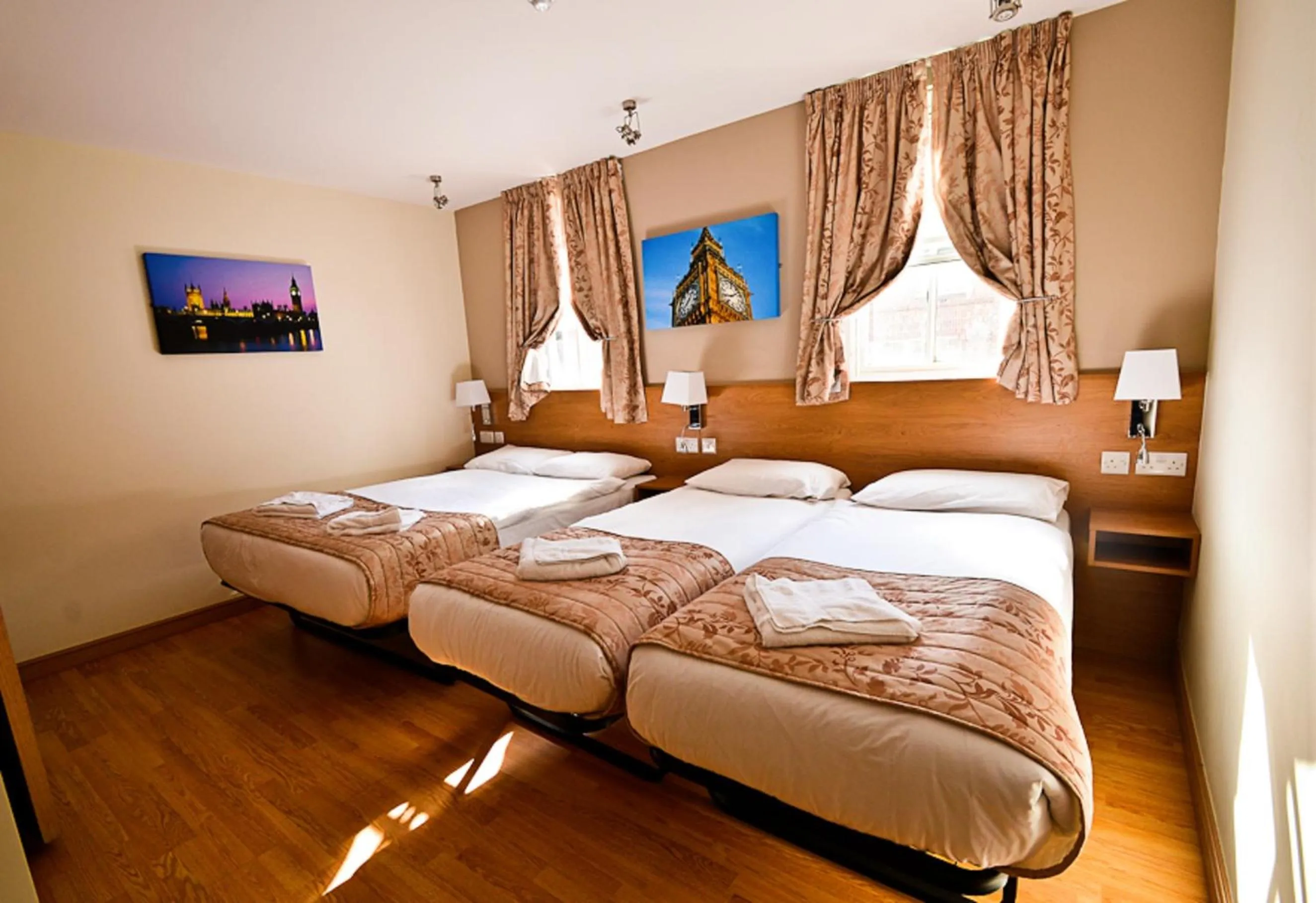 Family Room (5 Adults) in Kings Cross Inn Hotel