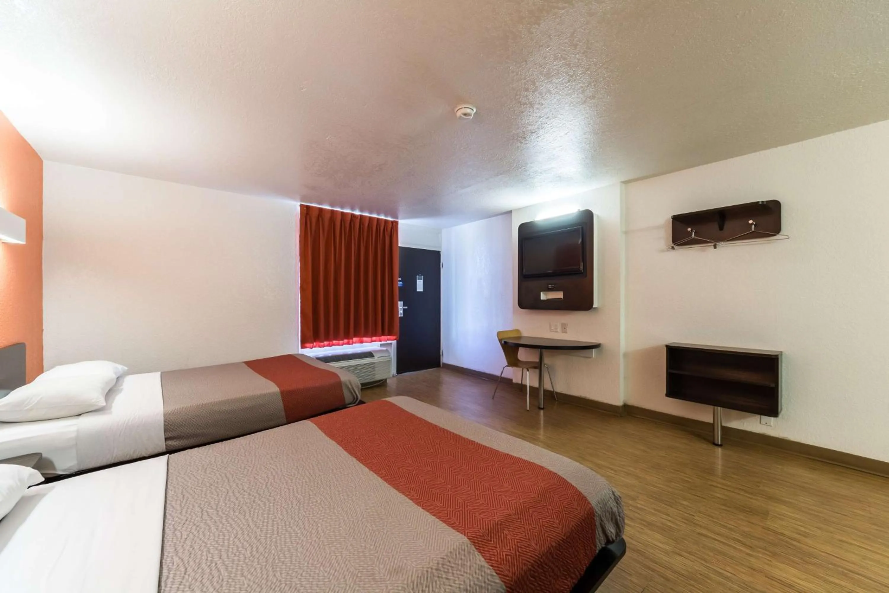 Quadruple Room - single occupancy - Disability Access - Non-Smoking in Motel 6-Uvalde, TX