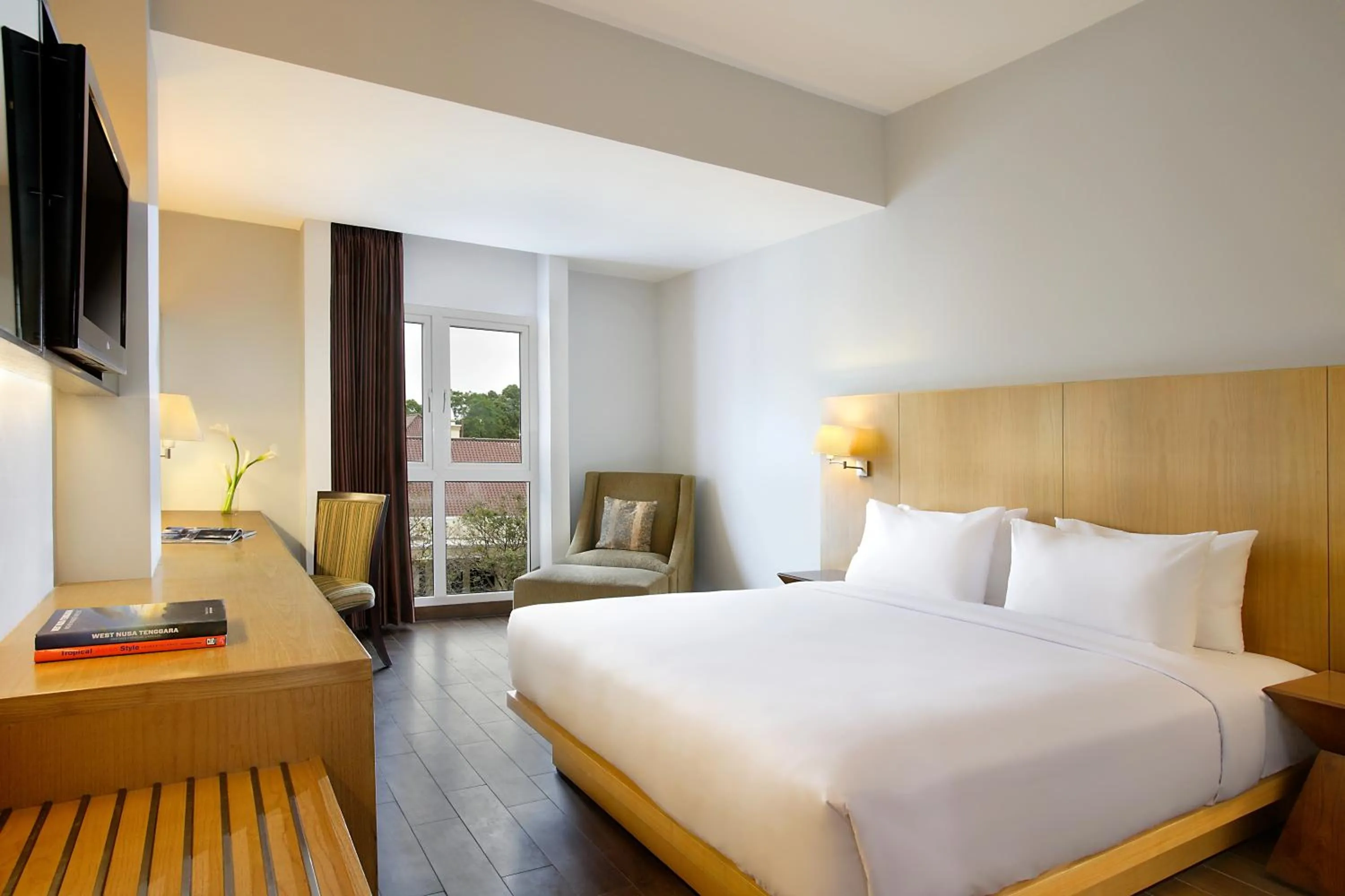 Deluxe King Room in Hotel Santika Mataram