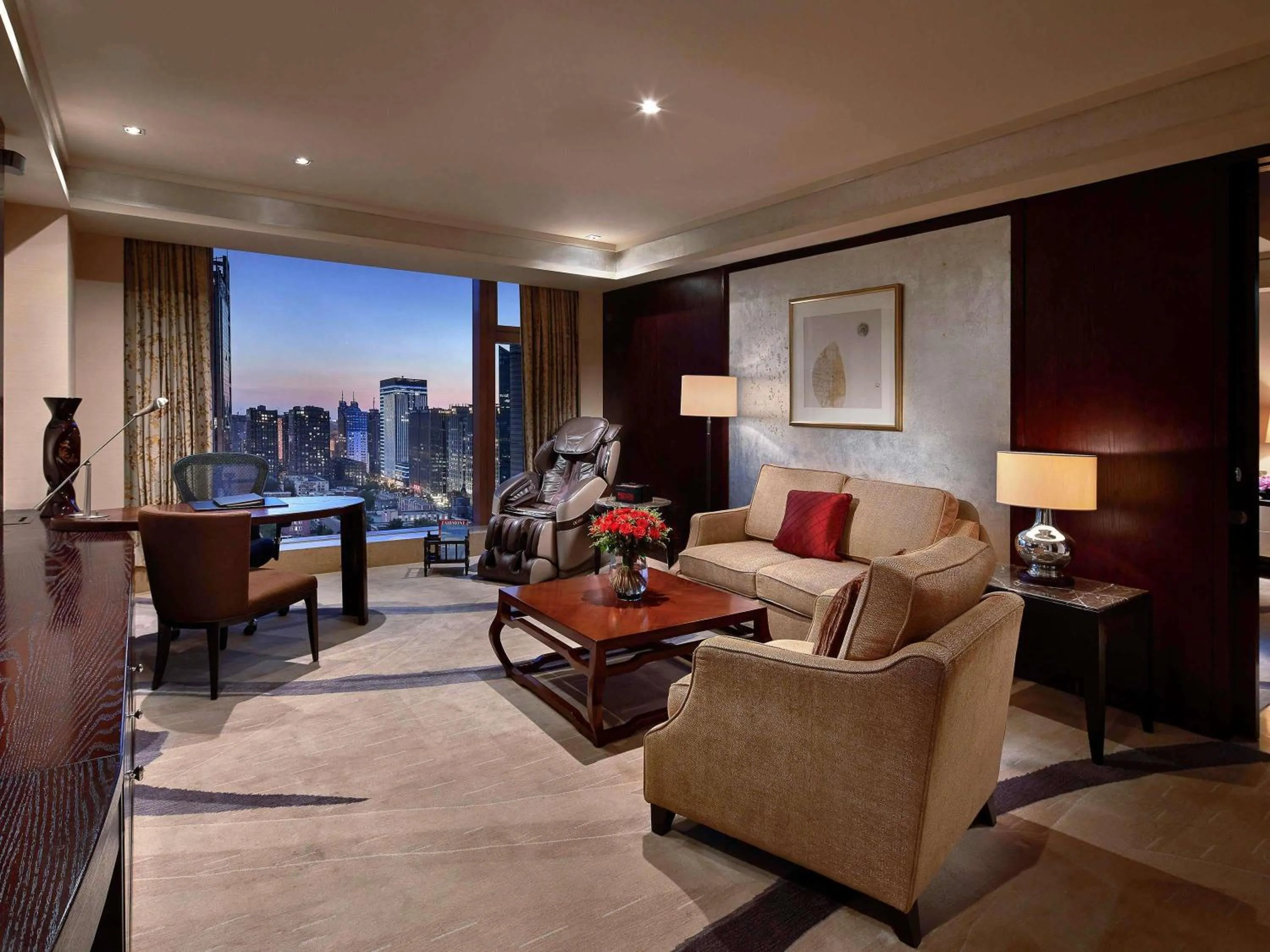 Signature Hollywood Twin Suite with Fairmont Gold Lounge Access in Fairmont Beijing - 20 minutes to Forbidden City by metro