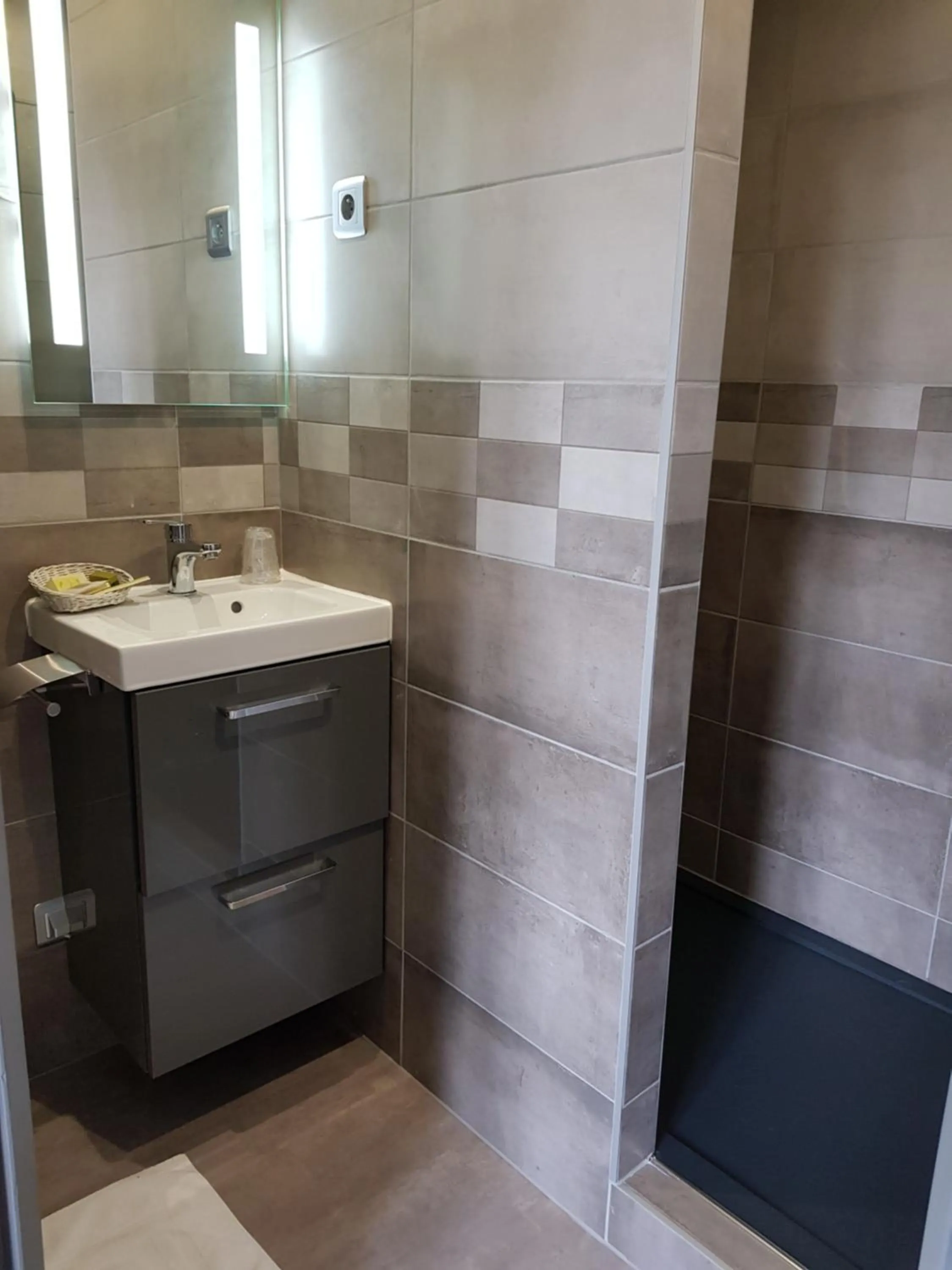 Triple Room in LOGIS - Château de la Motte - Hôtel & Restaurant