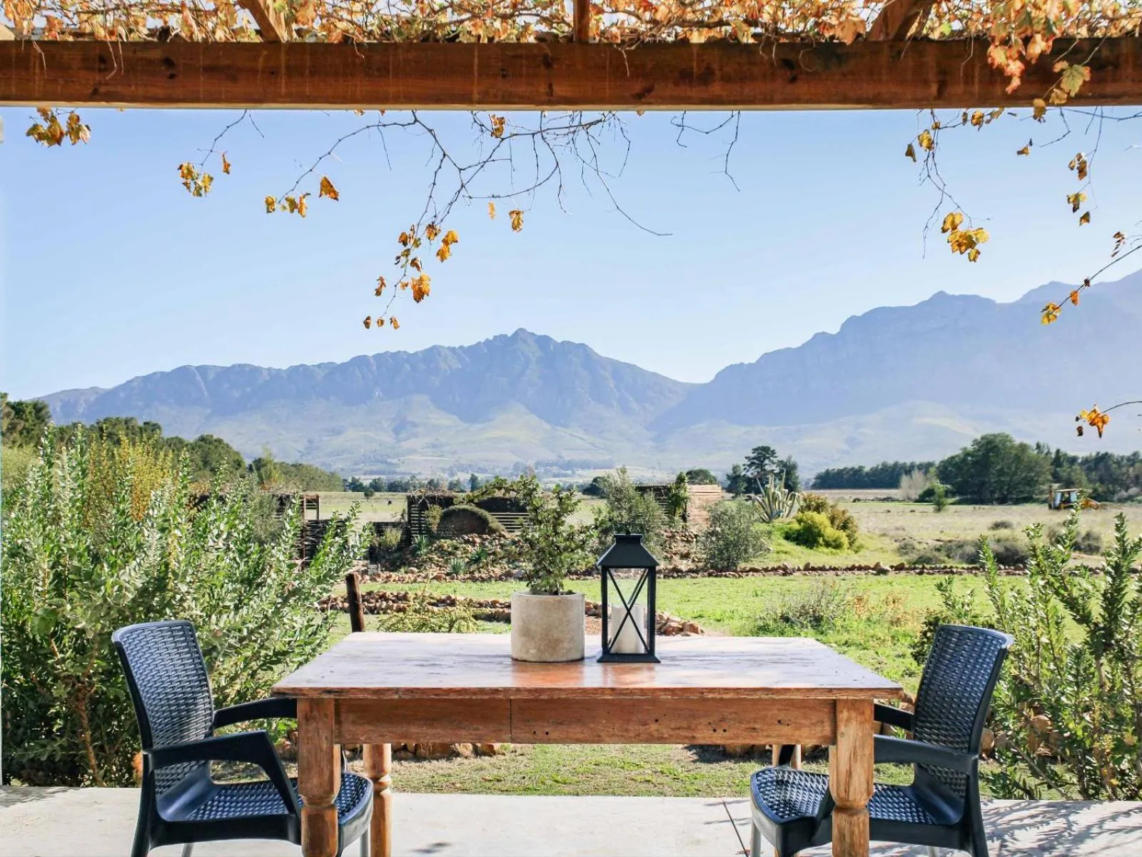 Deluxe Triple Room in Duikersdrift Winelands Country Escape