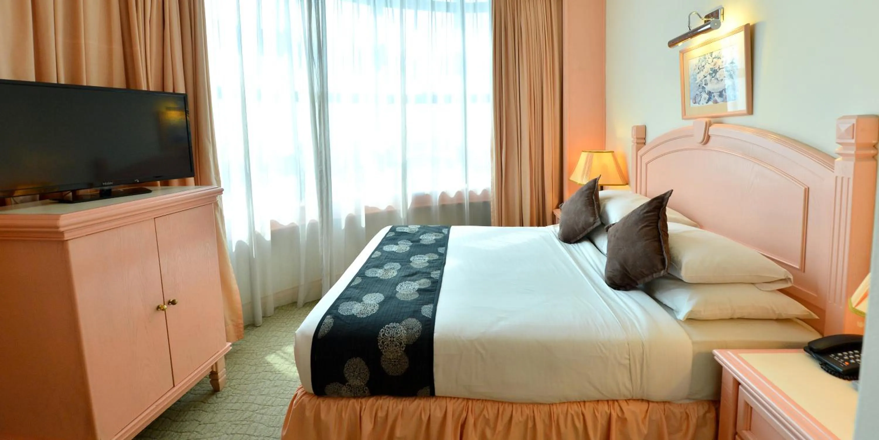 Deluxe Queen Room in Emerald Puteri Hotel
