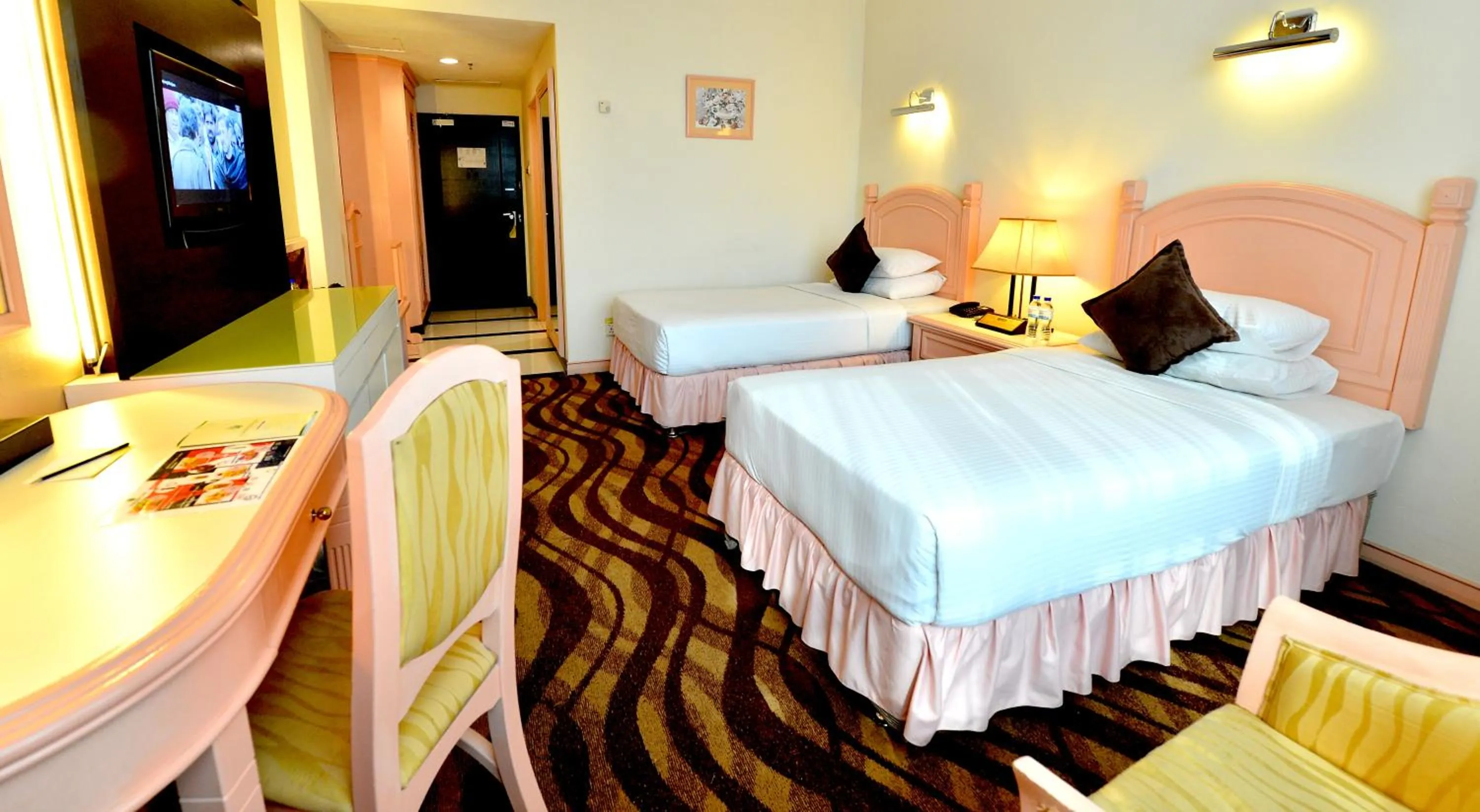 Deluxe Twin Room in Emerald Puteri Hotel
