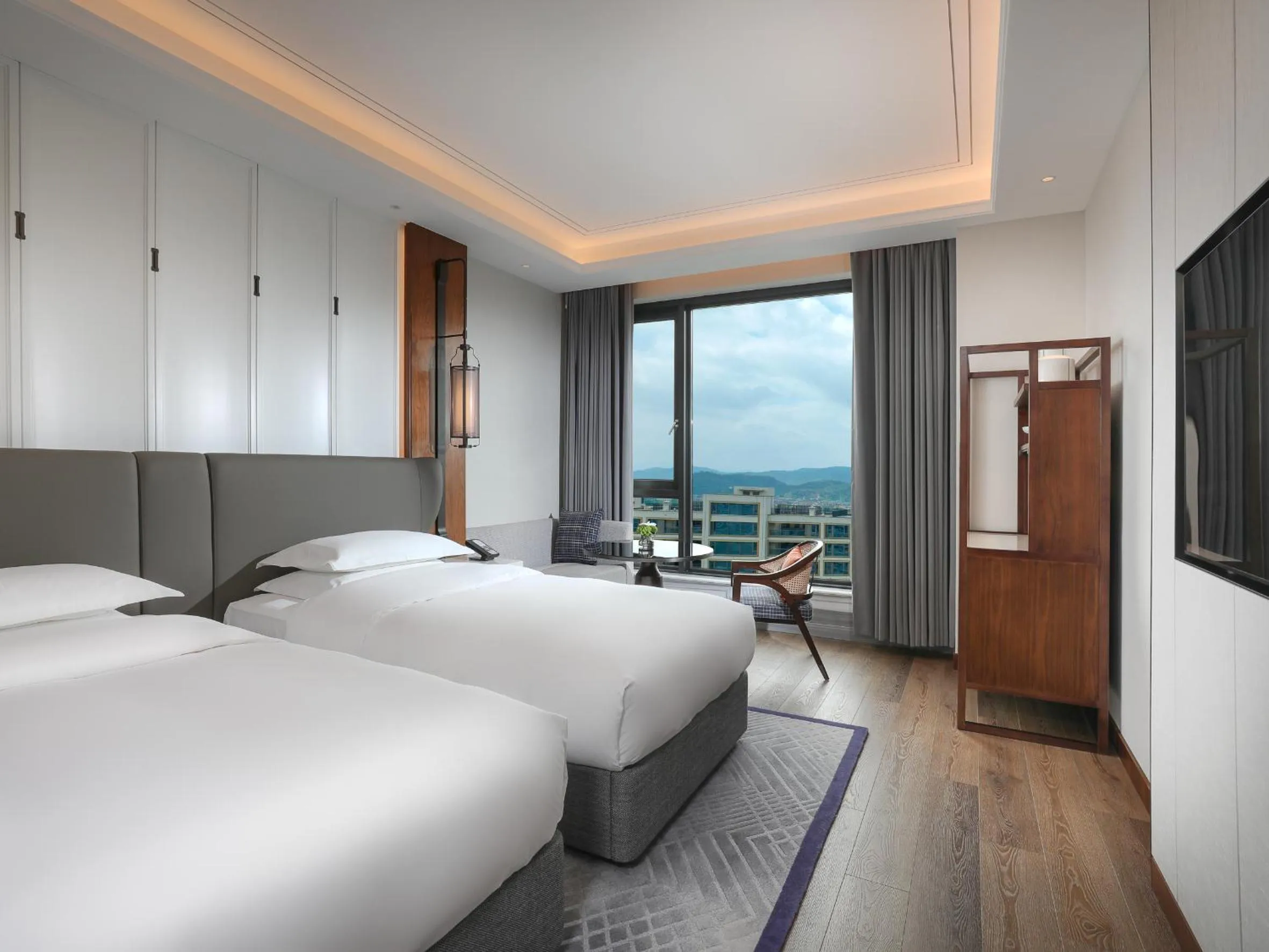 City View Twin Room (Market bus + Afternoon tea + Mini bar) in Kingdom Hotel