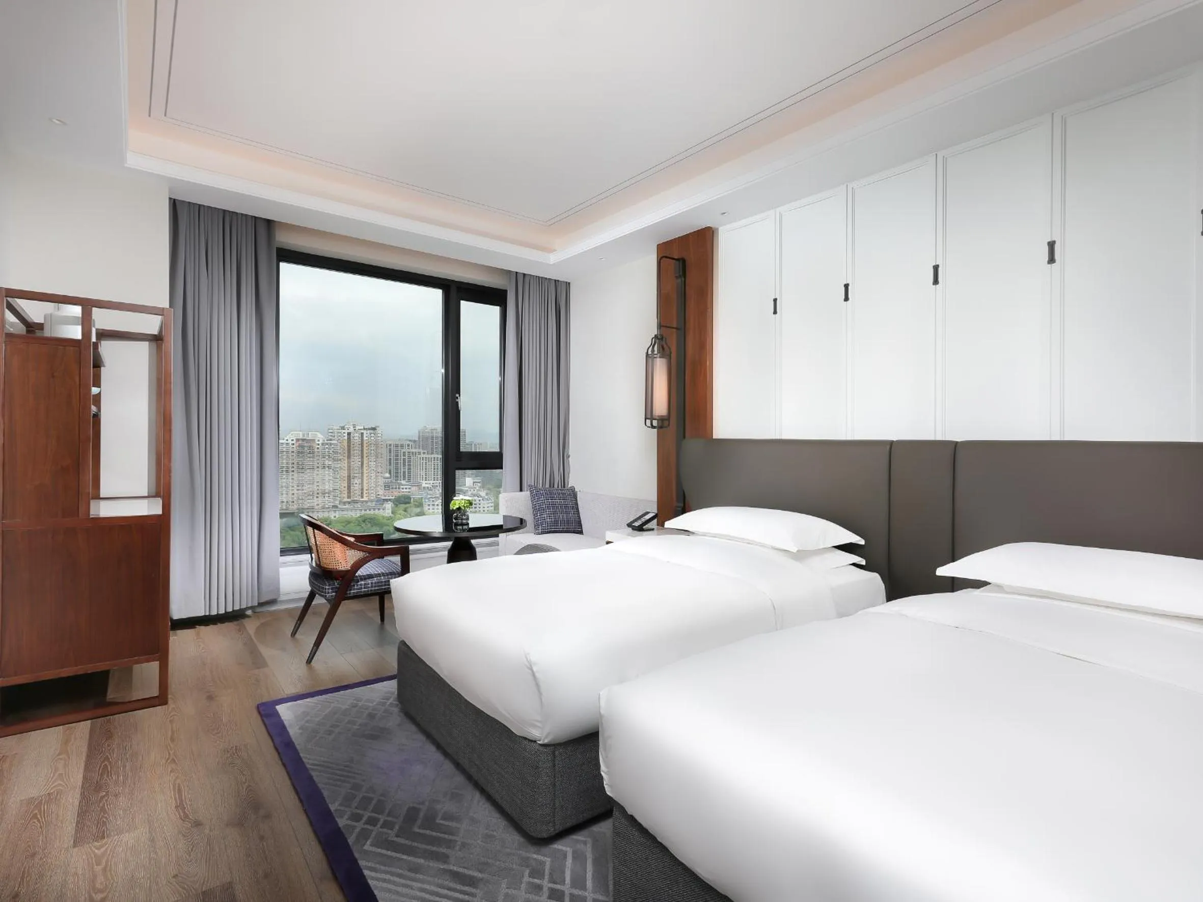 Lake View Twin Room (Market bus + Afternoon tea + Mini bar) in Kingdom Hotel