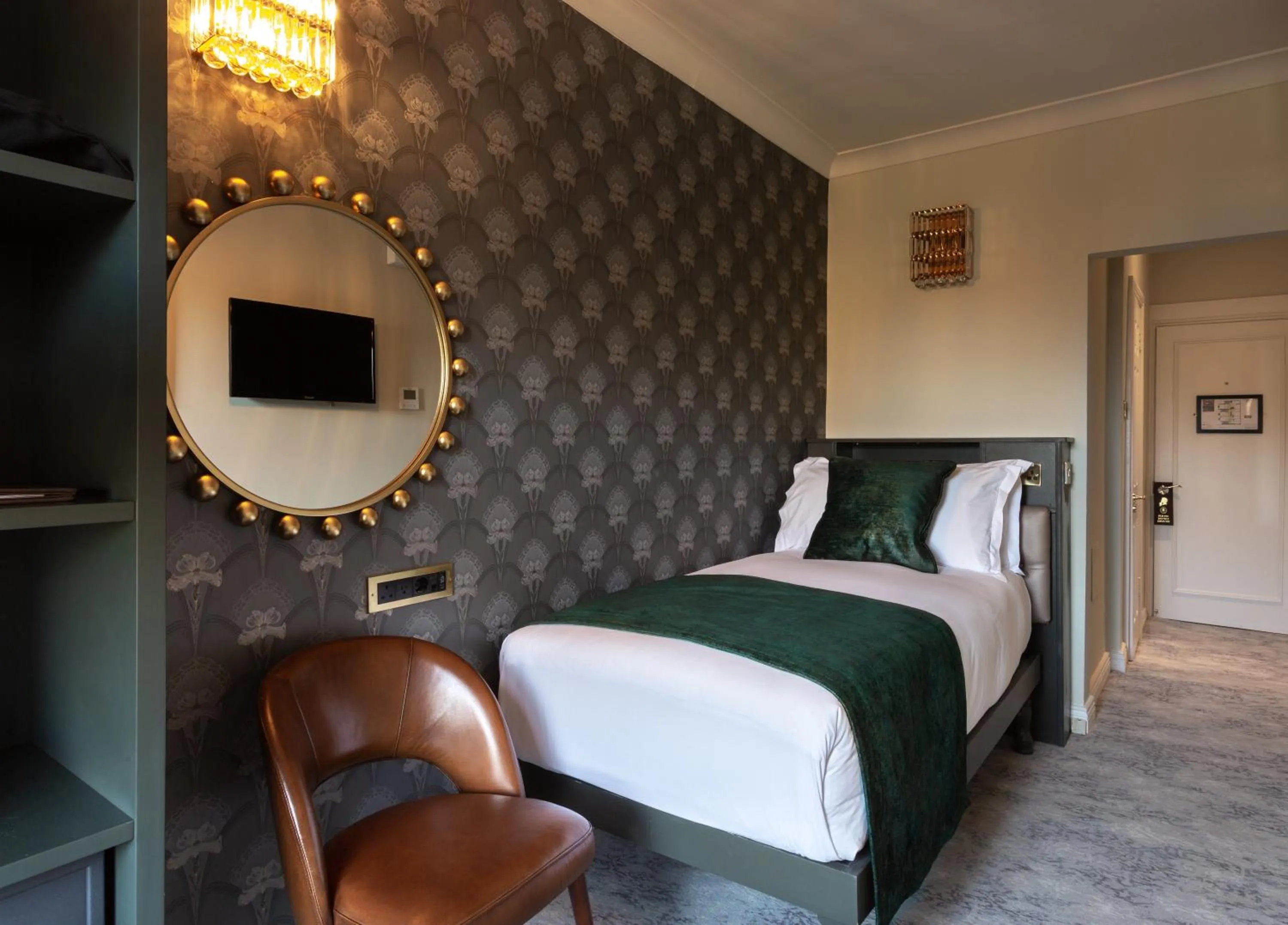 Small Single Room in Stauntons on the Green Hotel