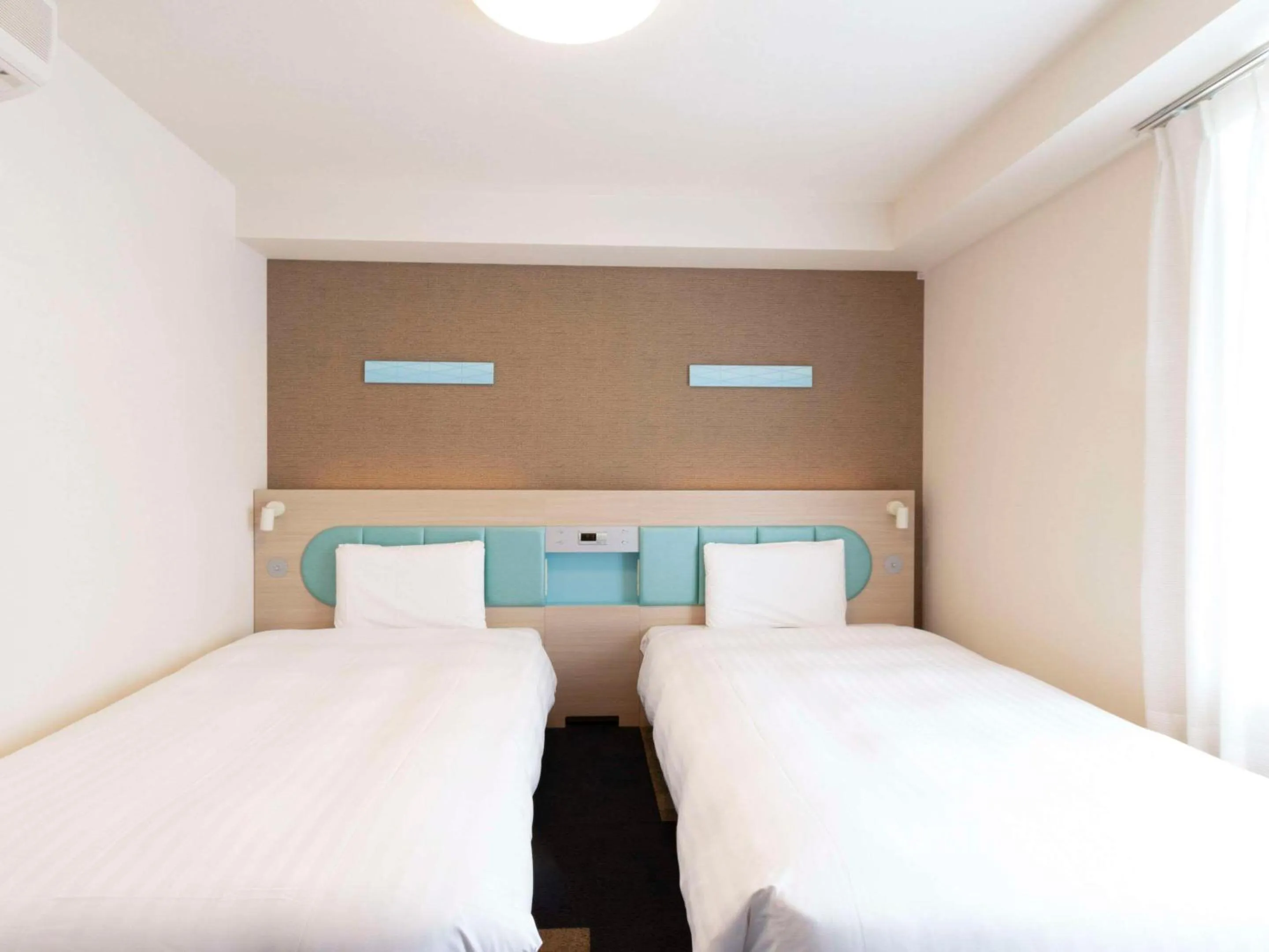 Twin Room - Non-Smoking in Comfort Hotel ERA Kobe Sannomiya