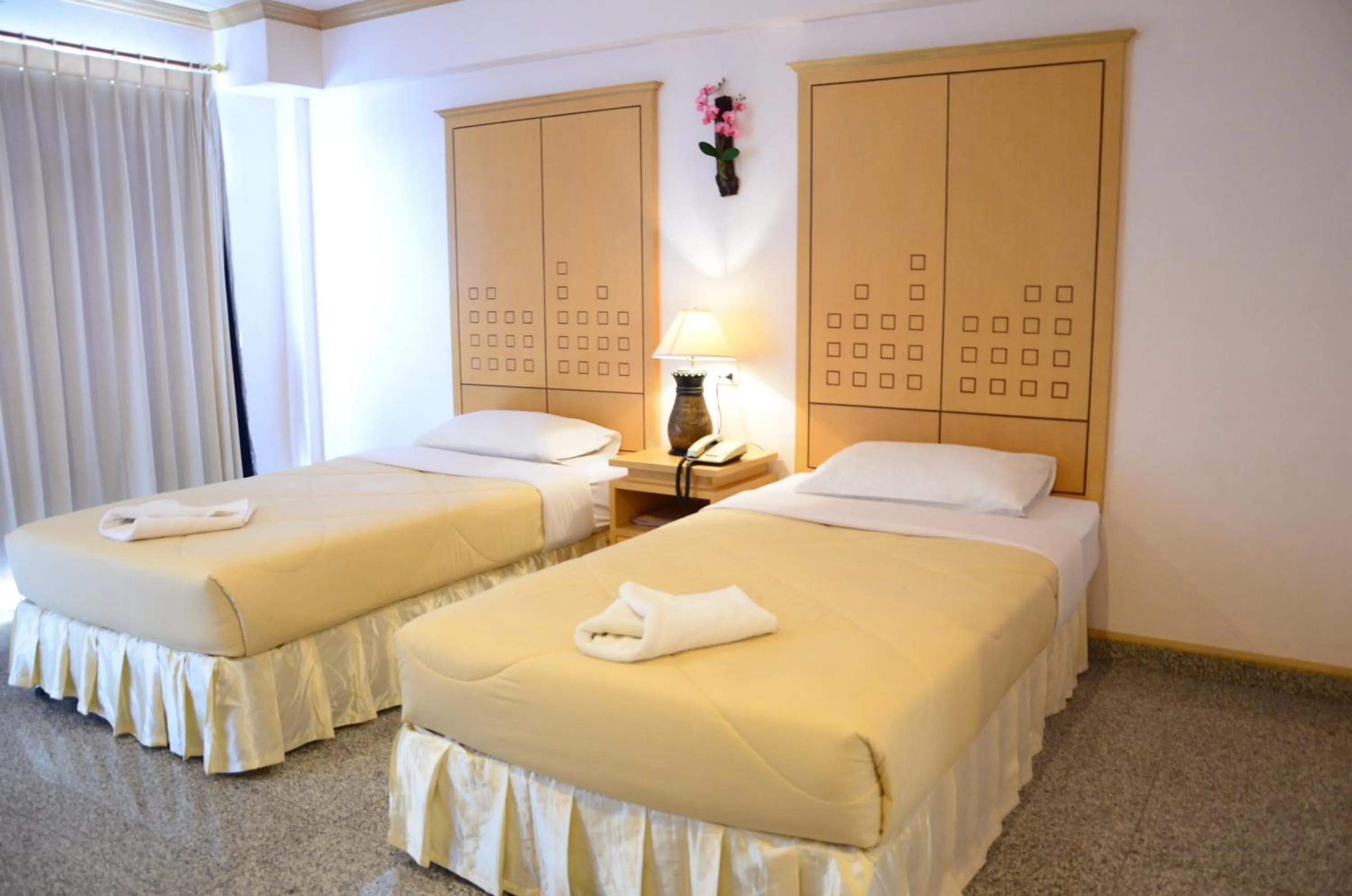 Superior Twin Room in Maneerote Hotel