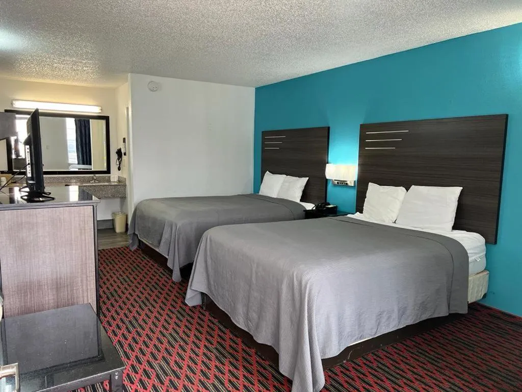 Double Room with Two Double Beds- Smoking  in Key West Inn - Tuscumbia