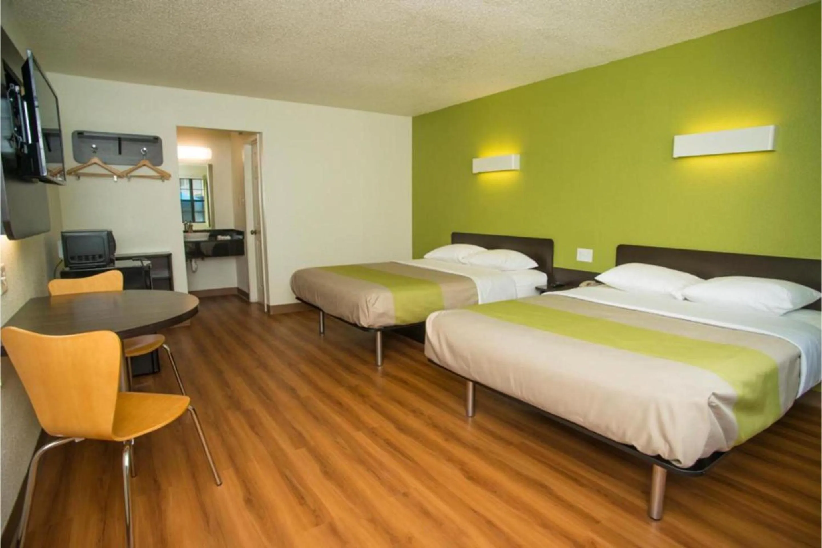 Deluxe Queen Room with Two Queen Beds - Non-Smoking in Motel 6-Palestine, TX