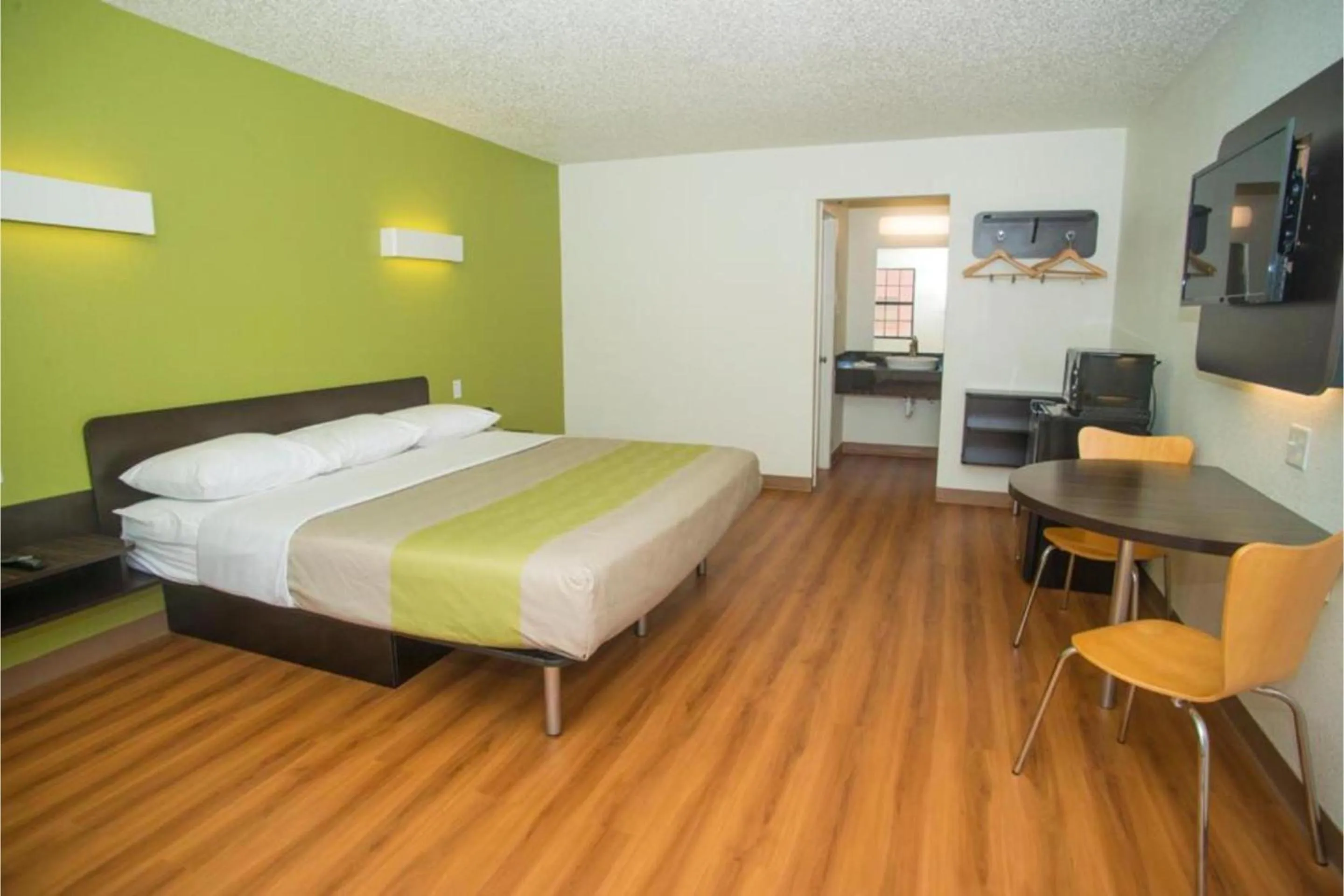 King Room - Disability Access - Non-Smoking in Motel 6-Palestine, TX