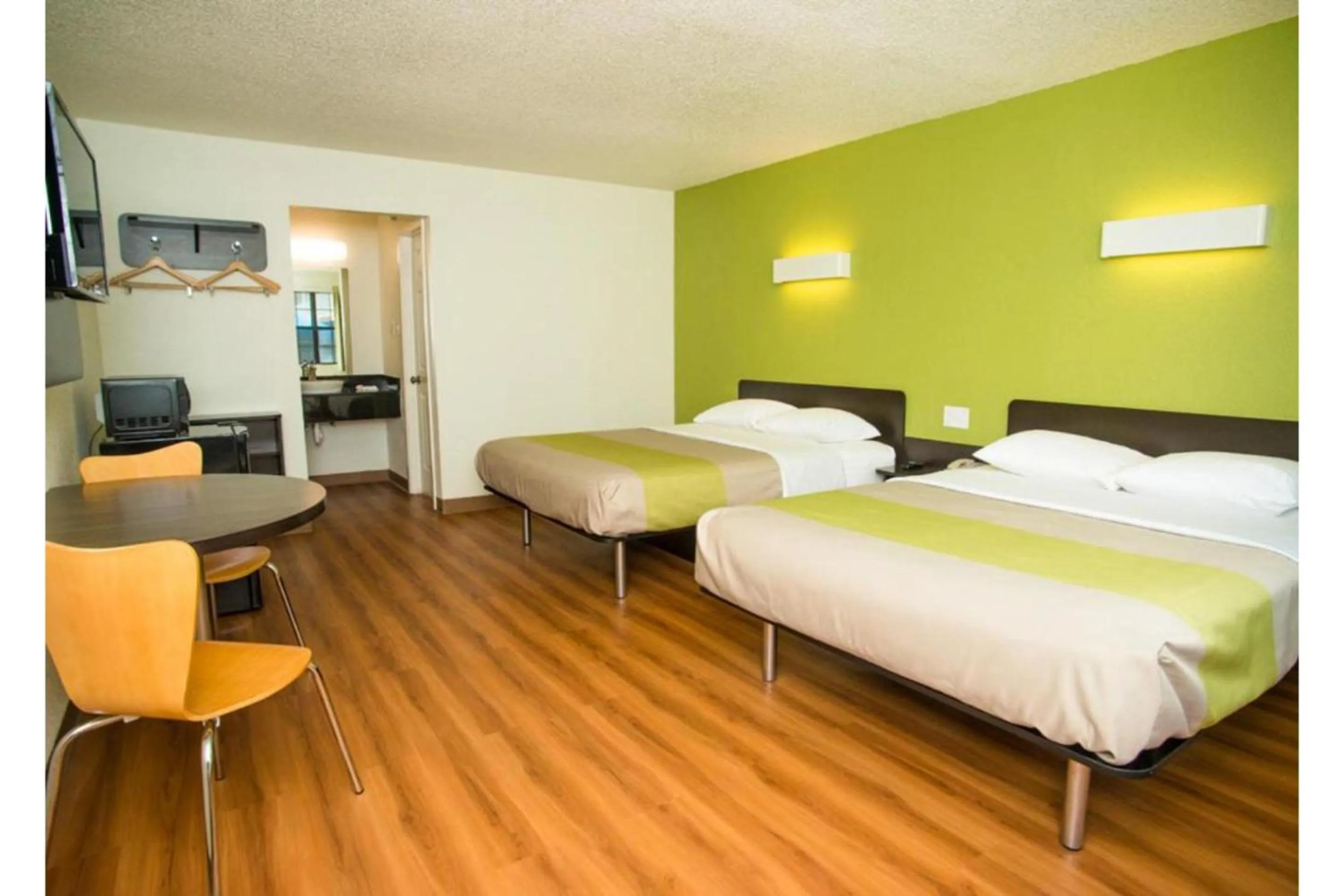 Queen Room with Two Queen Beds in Motel 6-Palestine, TX