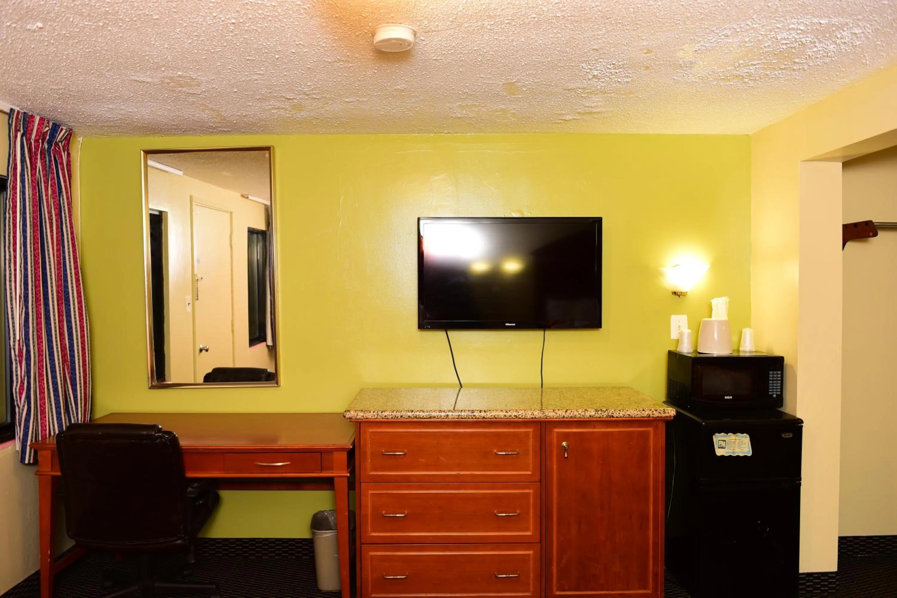 Queen Room with Two Queen Beds - Non-Smoking in Royal Inn