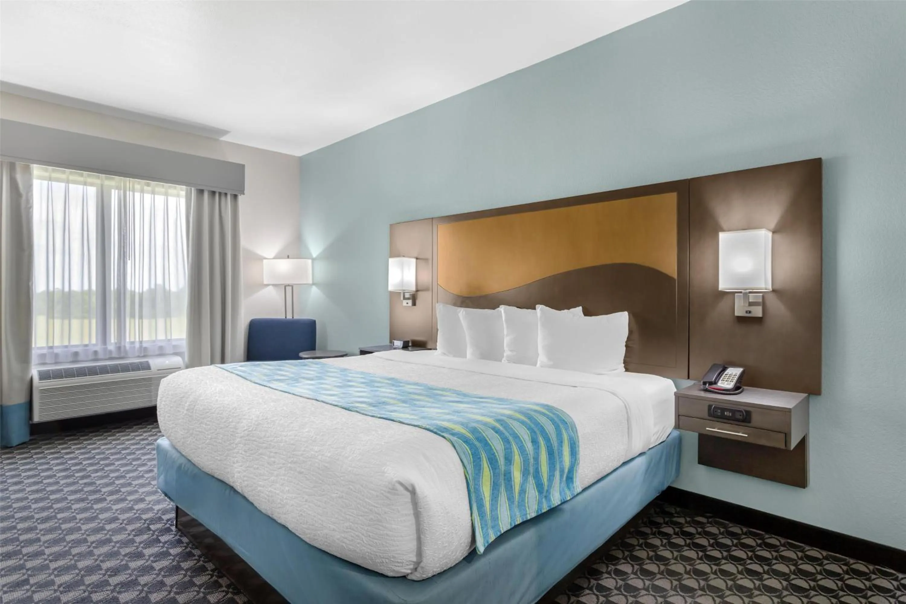 King Room - Non-Smoking in Best Western Plus Waller Hotel