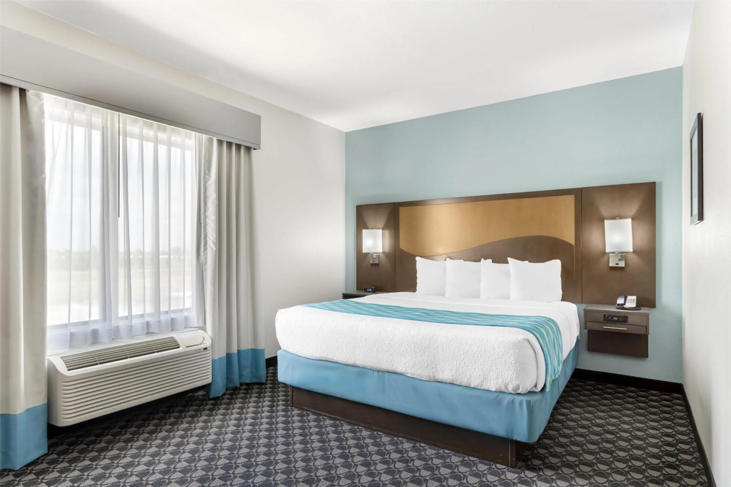 King Suite with Sofa Bed and Kitchenette in Best Western Plus Waller Hotel