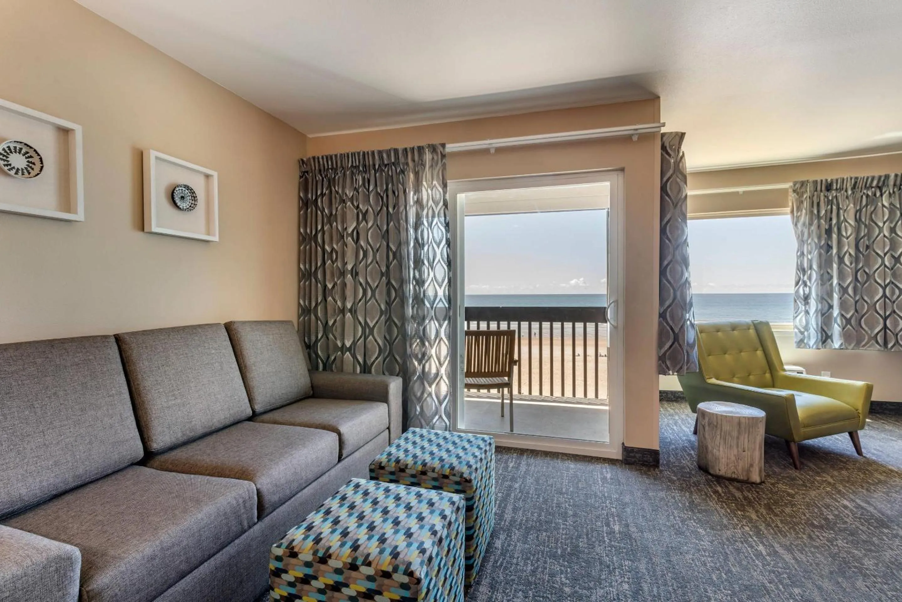 King Suite with Sofa Bed - Non Smoking in Lincoln Sands Oceanfront Resort, an Ascend Collection Hotel