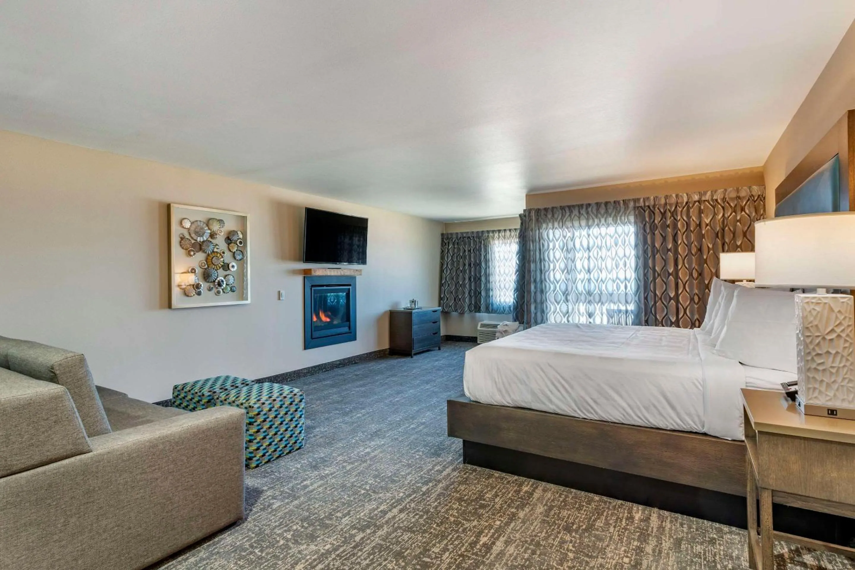 King Suite with Sofa Bed - Accessible/Non Smoking in Lincoln Sands Oceanfront Resort, an Ascend Collection Hotel