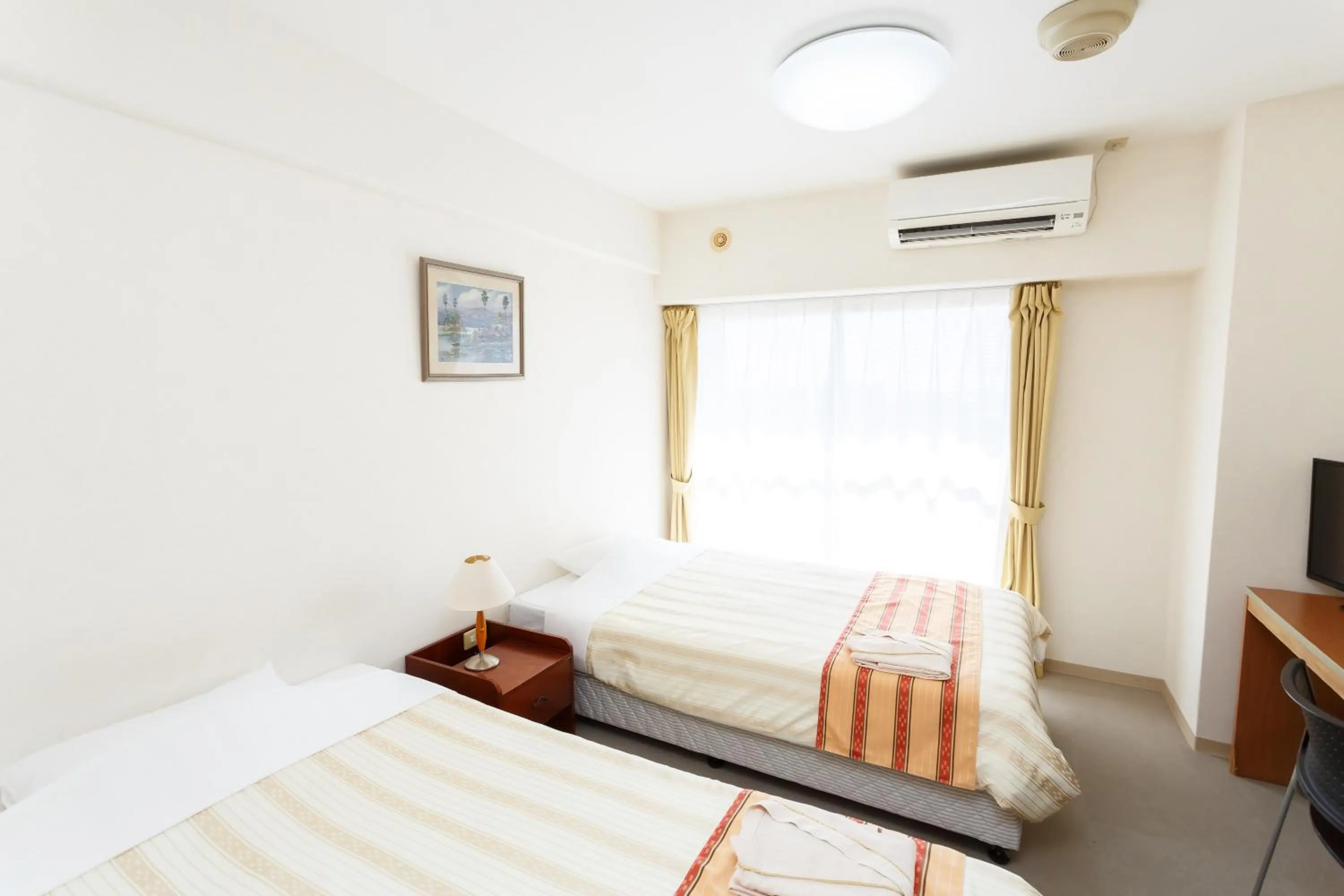 Twin Room - Smoking in Hotel Peace Island Ishigaki in Yashima