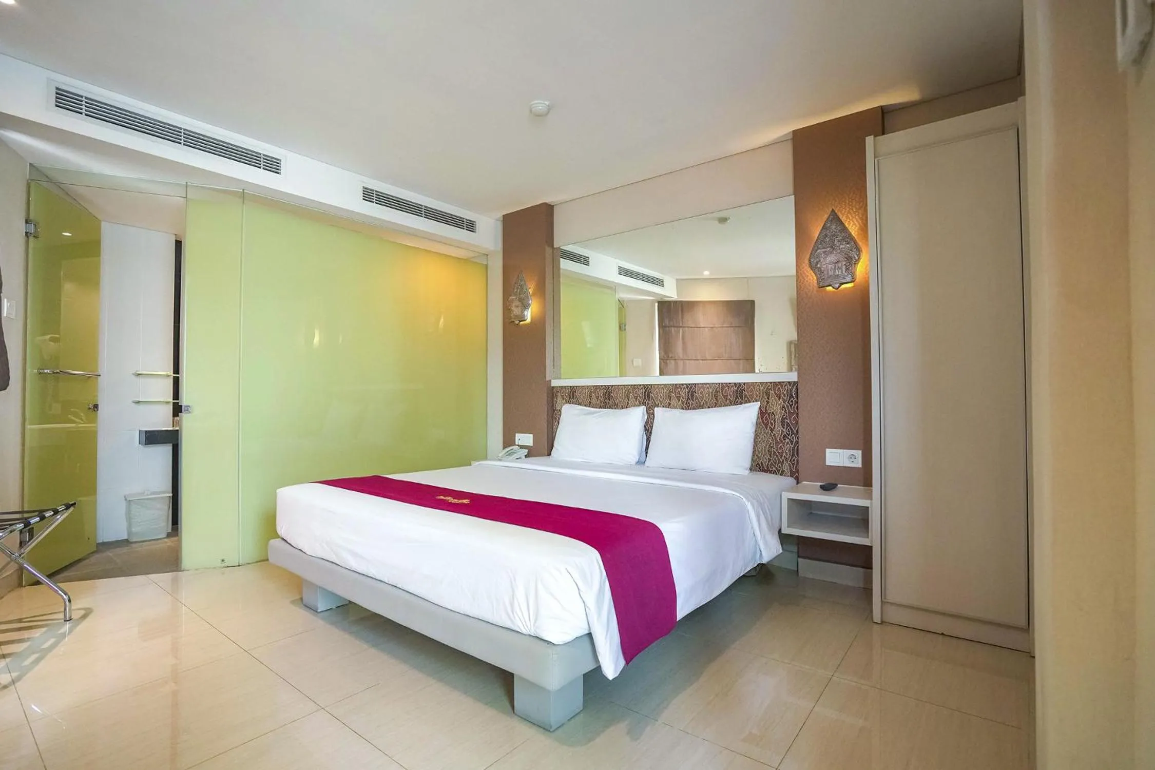 Deluxe Double Room in PYRENEES Malioboro Hotel